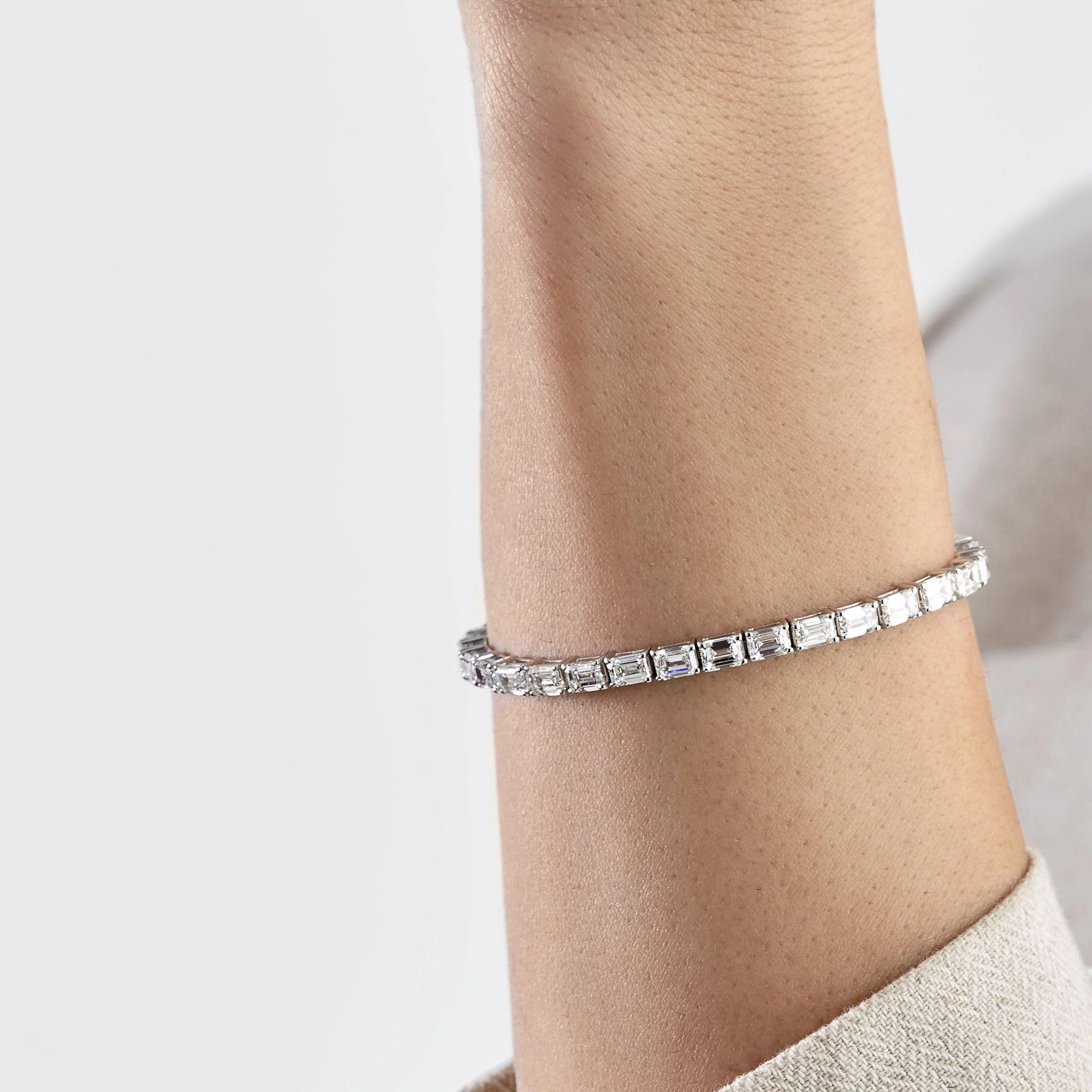 Alya 13 Carat Emerald Cut Diamond Bracelet - Image 2