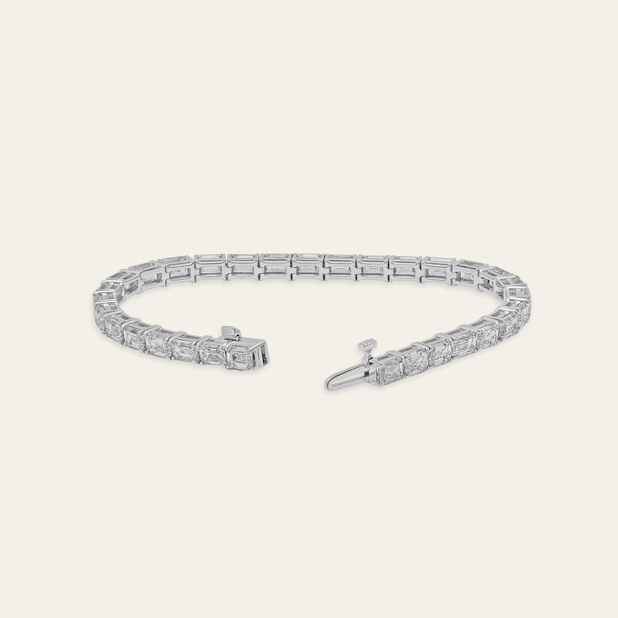 Alya 13 Carat Emerald Cut Diamond Bracelet - Image 4