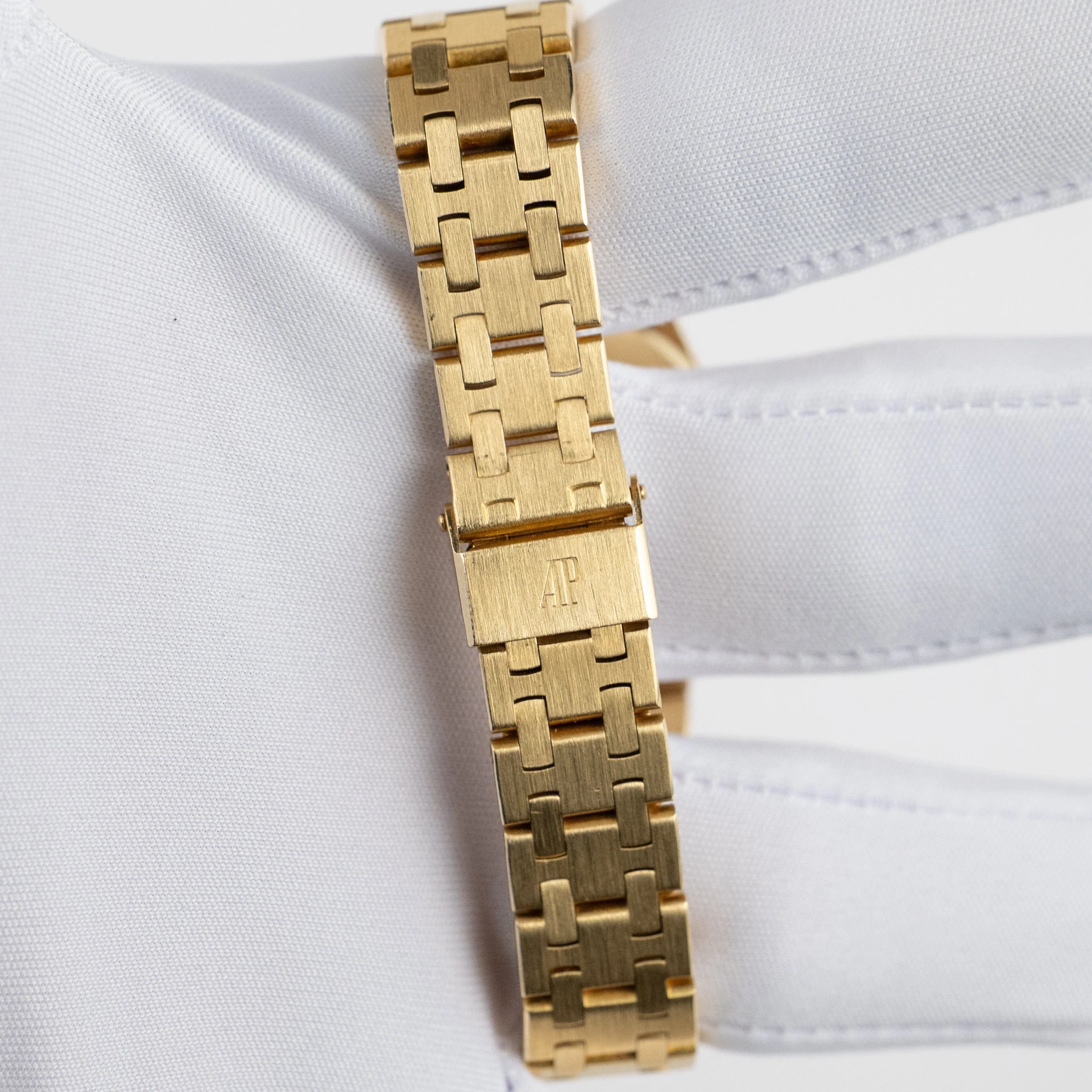Audemars Piguet Royal Oak 6007BA Vintage 'Ladies' Yellow Gold Champagne Diamond Dial Quartz - Image 11