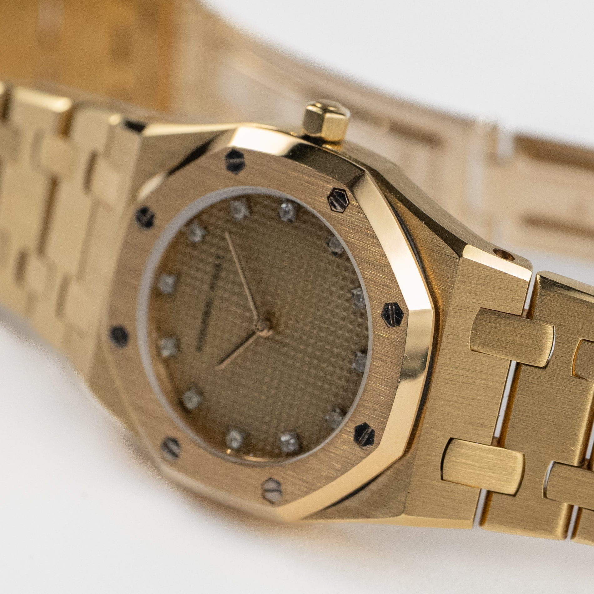 Audemars Piguet Royal Oak 6007BA Vintage 'Ladies' Yellow Gold Champagne Diamond Dial Quartz - Image 6