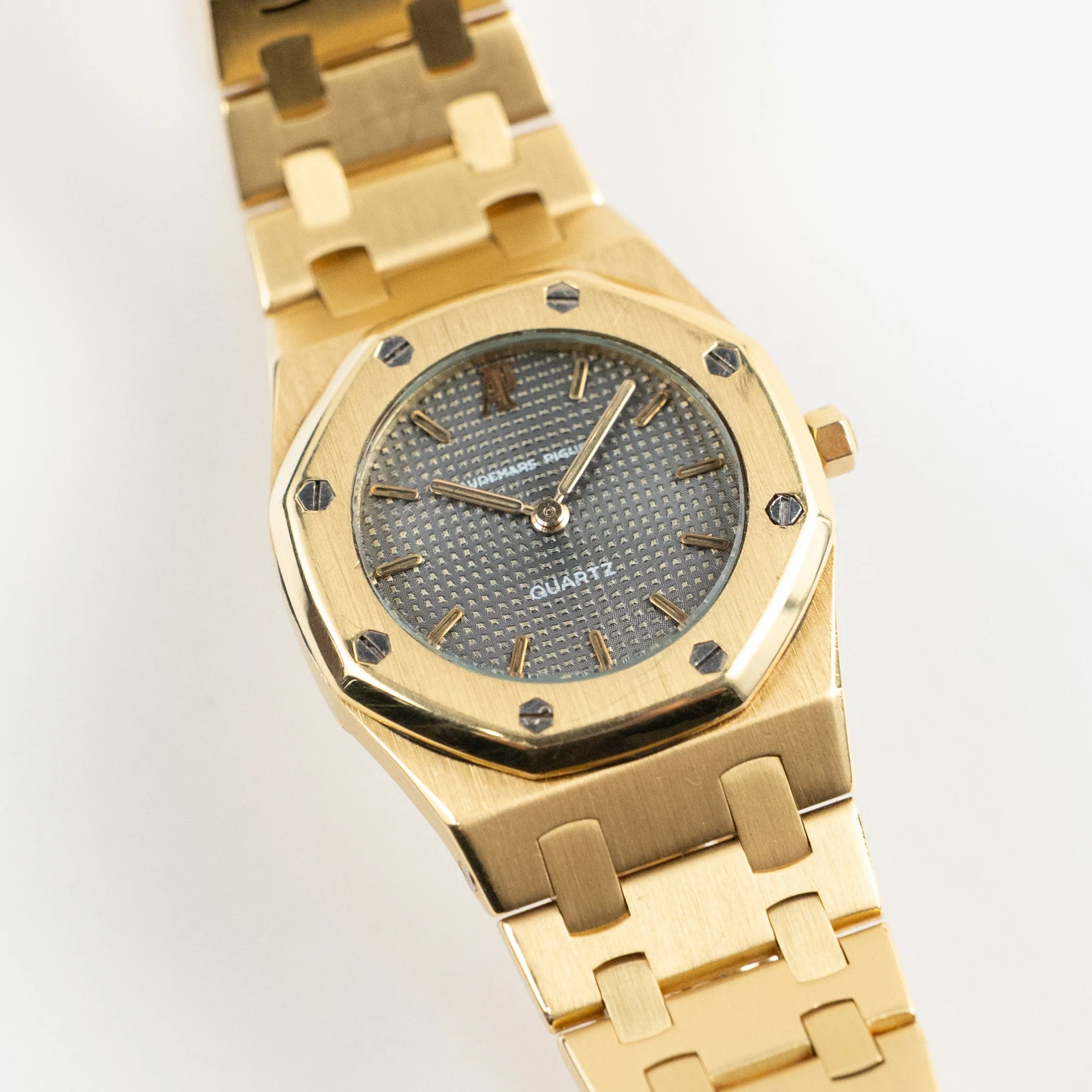Audemars Piguet Royal Oak 6007BA Vintage 'Ladies' Yellow Gold Grey Dial Quartz - Image 5