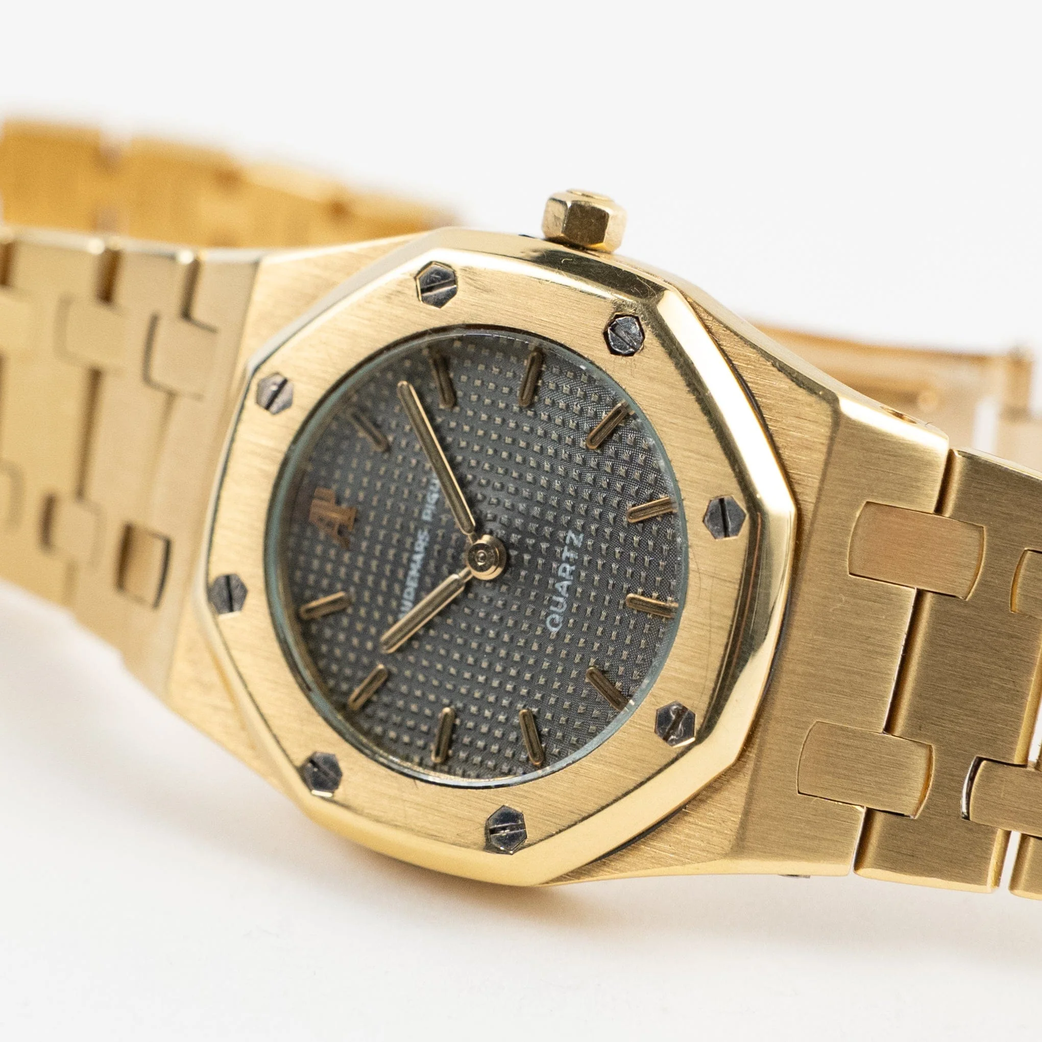 Audemars Piguet Royal Oak 6007BA Vintage 'Ladies' Yellow Gold Grey Dial Quartz - Image 6