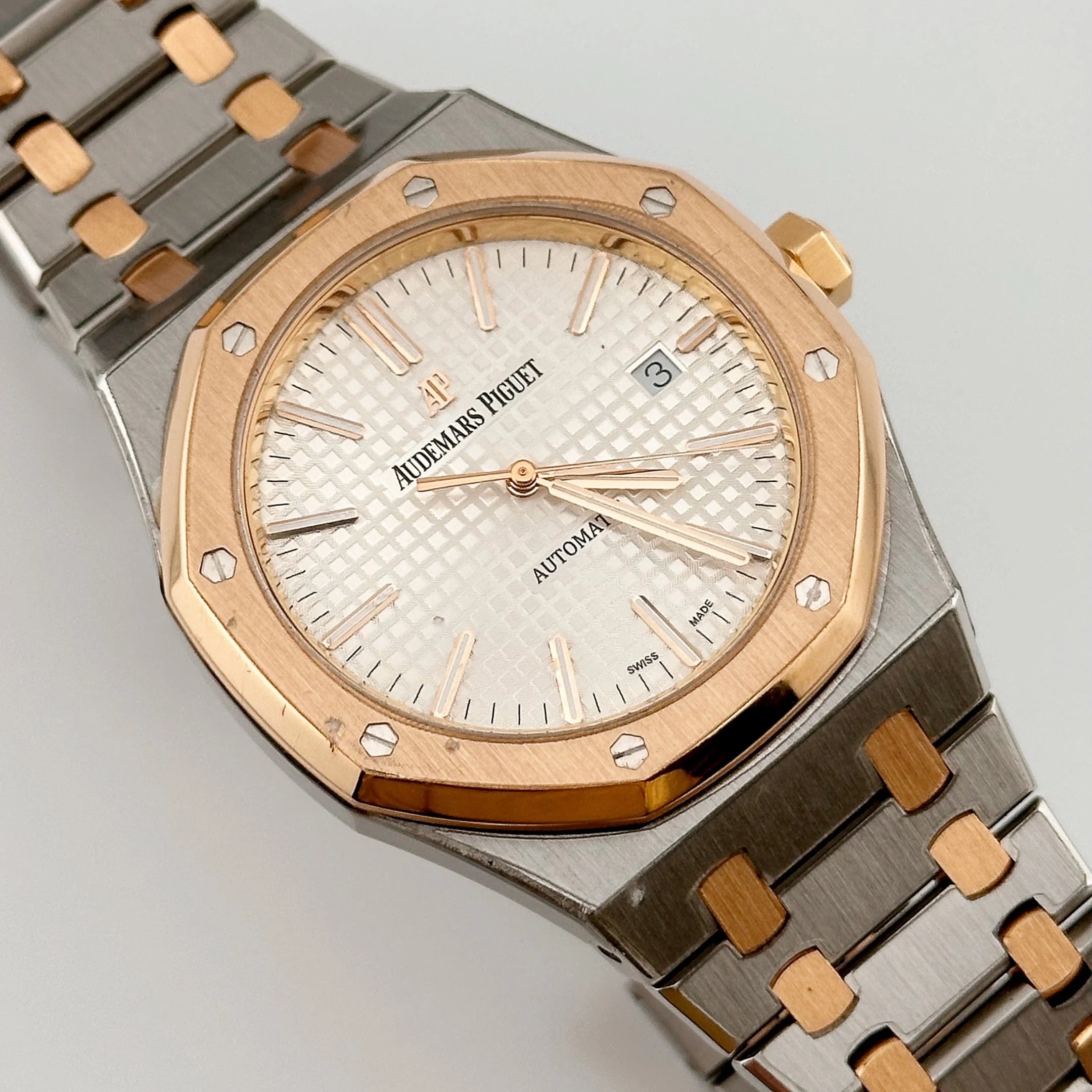 Audemars Piguet Royal Oak 15400SR.OO.1220SR.01 Stainless Steel Rose Gold White Dial (2015) - Image 2
