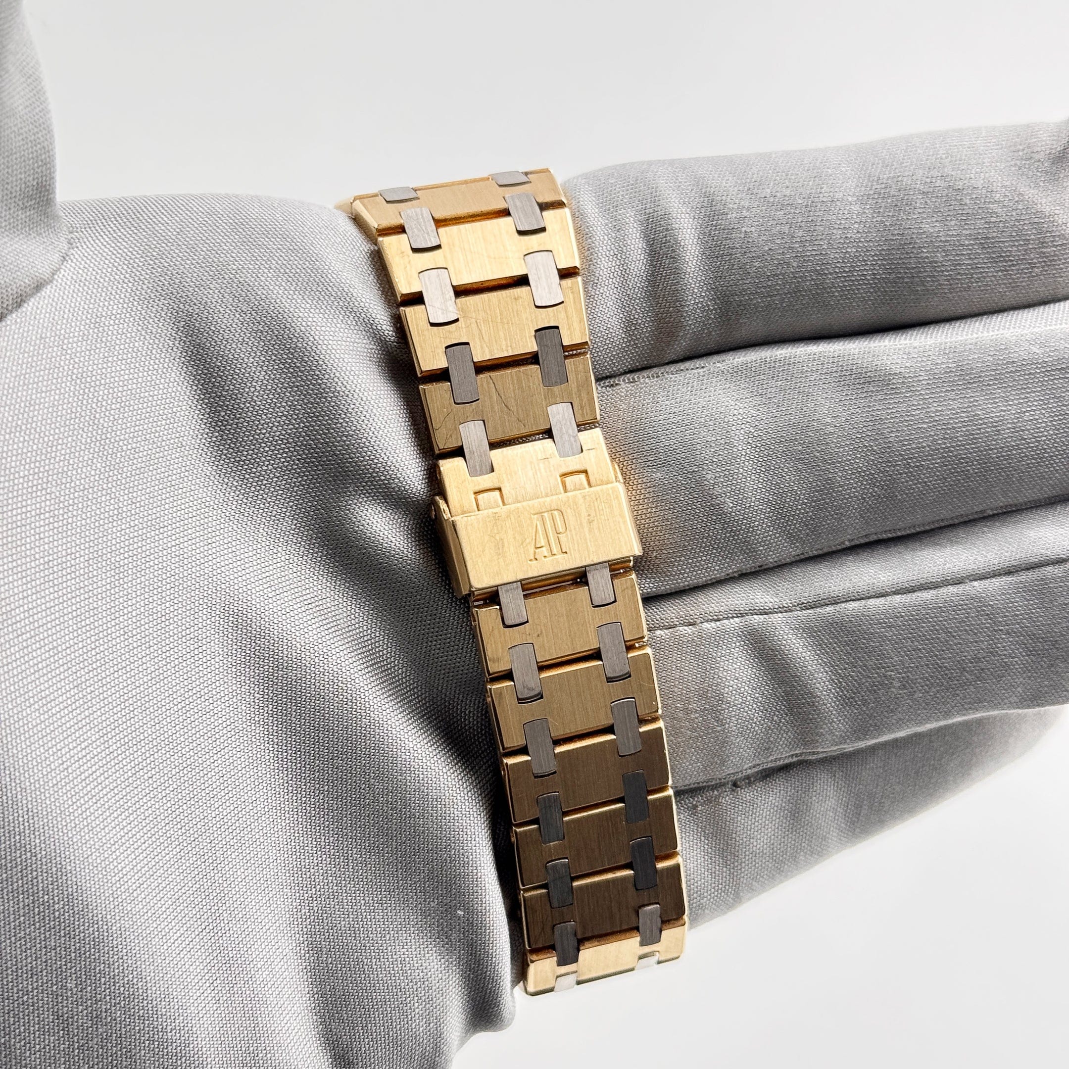 Audemars Piguet Royal Oak 6023AC Yellow Gold White Gold Diamond Dial Quartz - Image 11