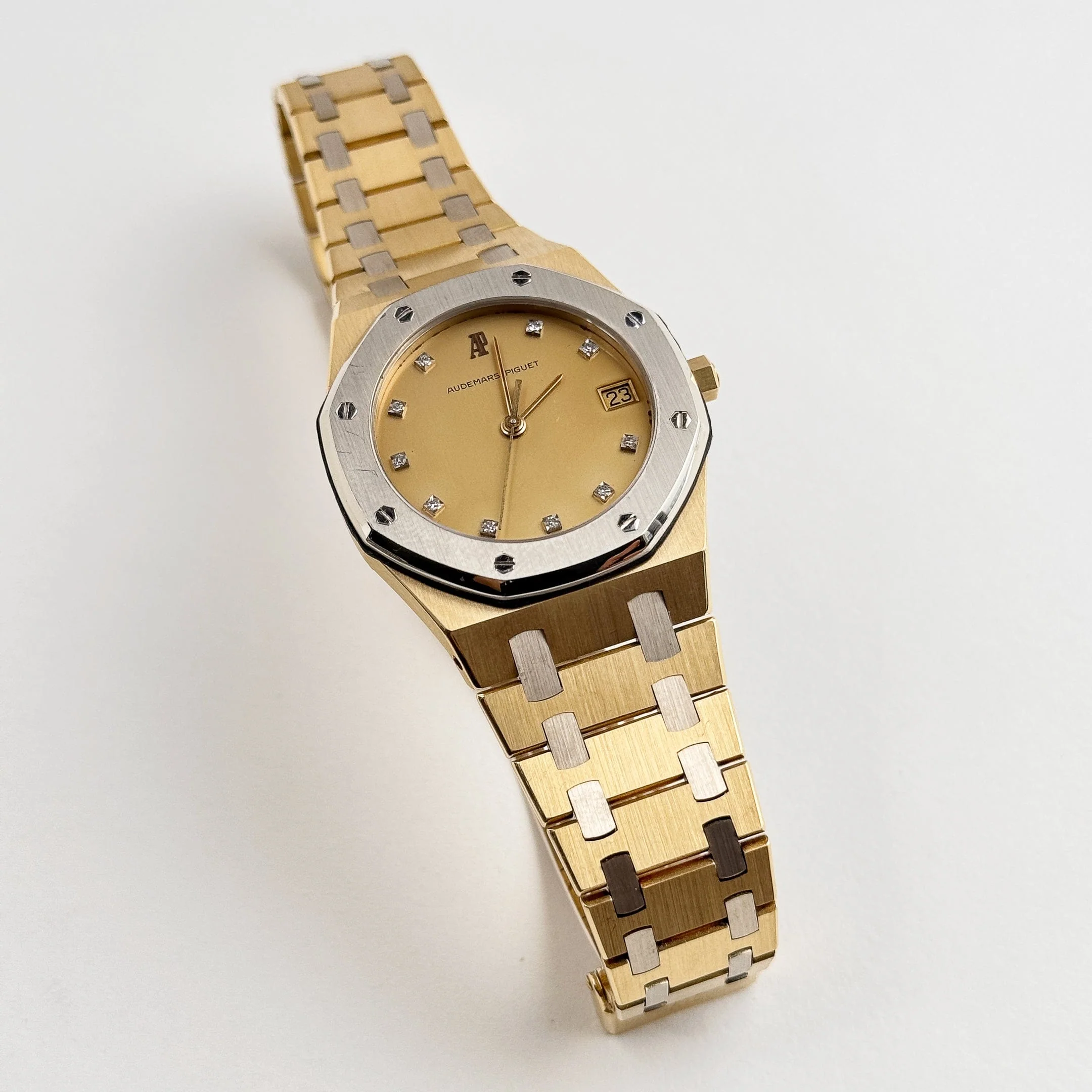 Audemars Piguet Royal Oak 6023AC Yellow Gold White Gold Diamond Dial Quartz - Image 3