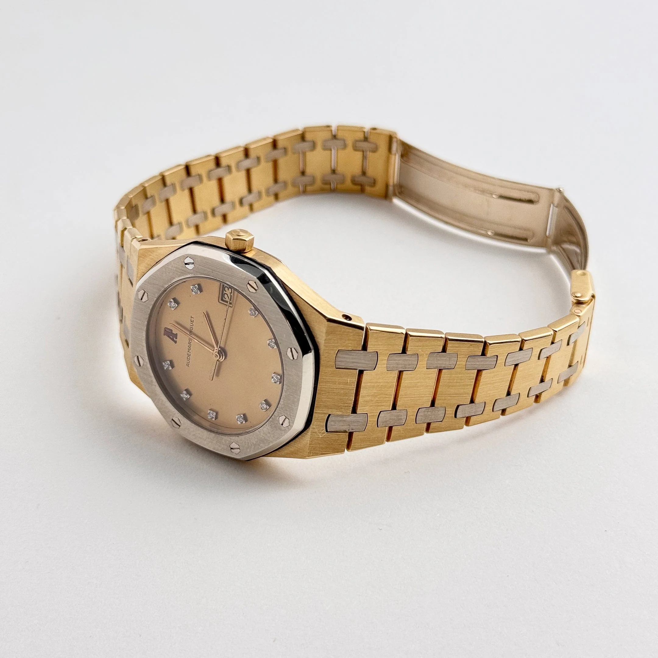 Audemars Piguet Royal Oak 6023AC Yellow Gold White Gold Diamond Dial Quartz - Image 4