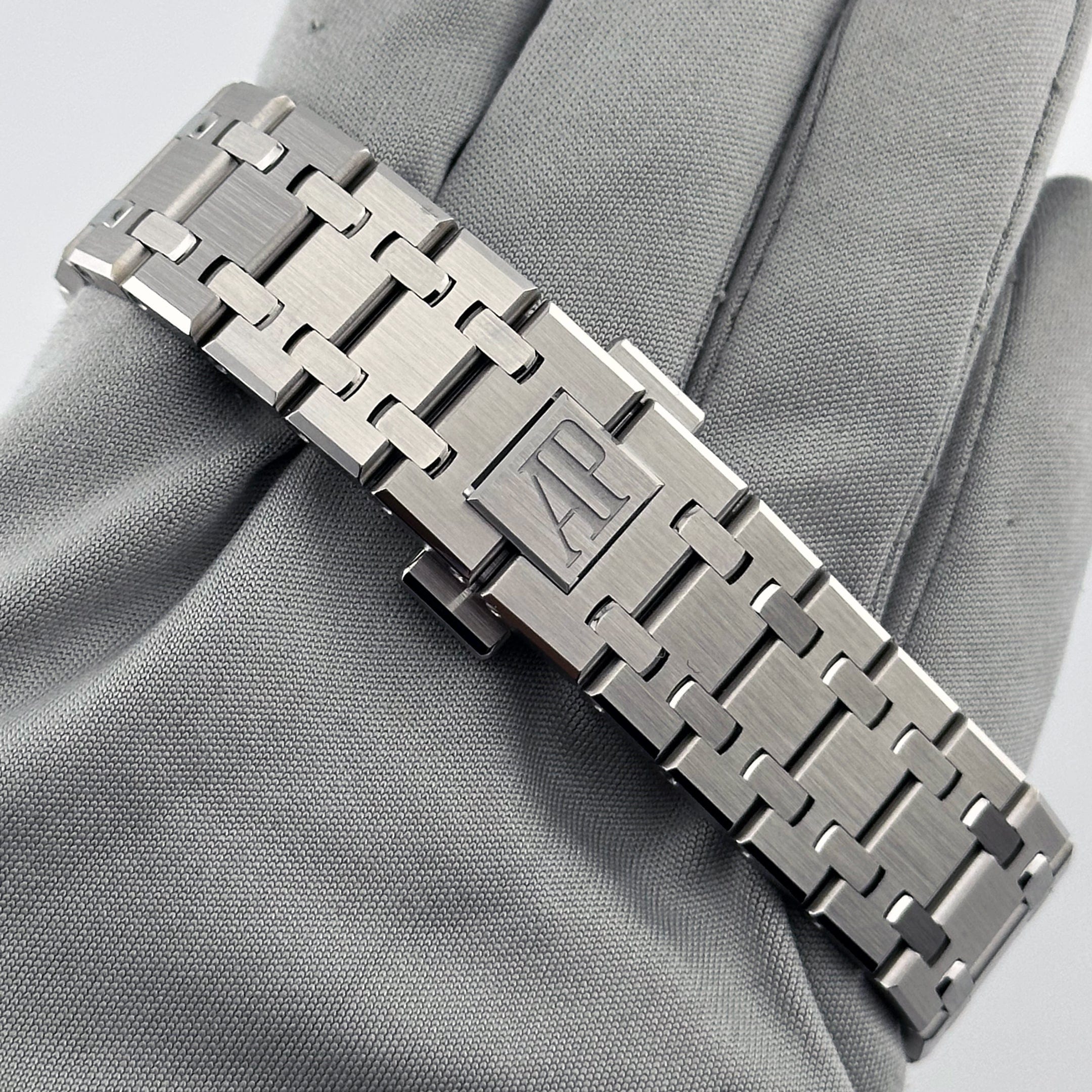 Audemars Piguet Royal Oak 77350ST.OO.1261ST.01 Stainless Steel Silver-Toned Dial - Image 11