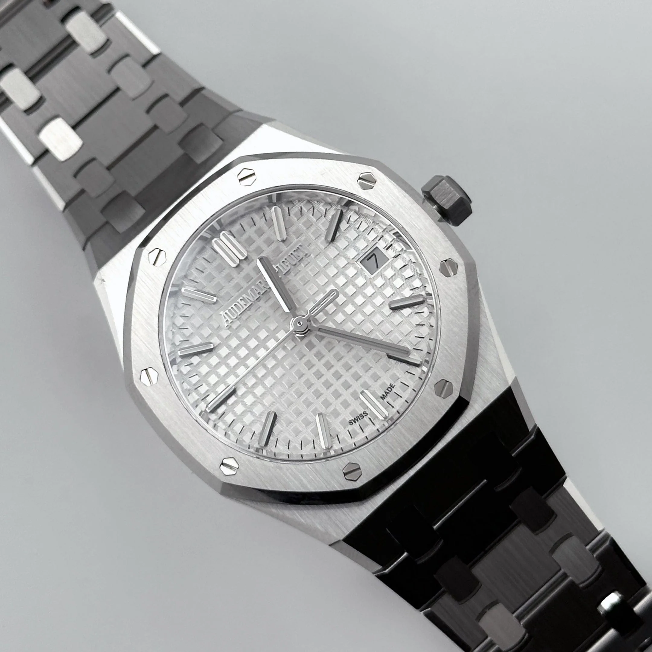 Audemars Piguet Royal Oak 77350ST.OO.1261ST.01 Stainless Steel Silver-Toned Dial - Image 2