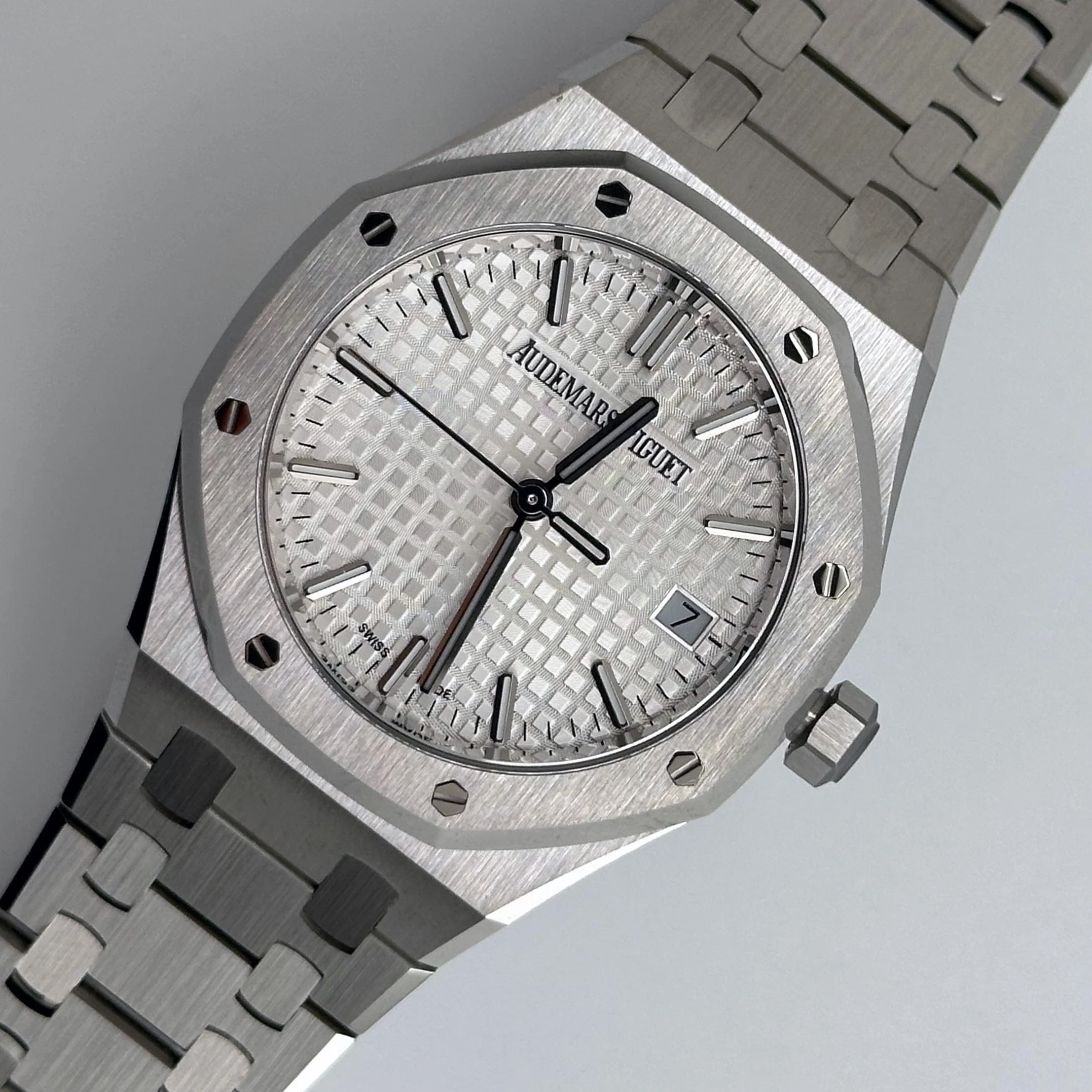Audemars Piguet Royal Oak 77350ST.OO.1261ST.01 Stainless Steel Silver-Toned Dial - Image 3