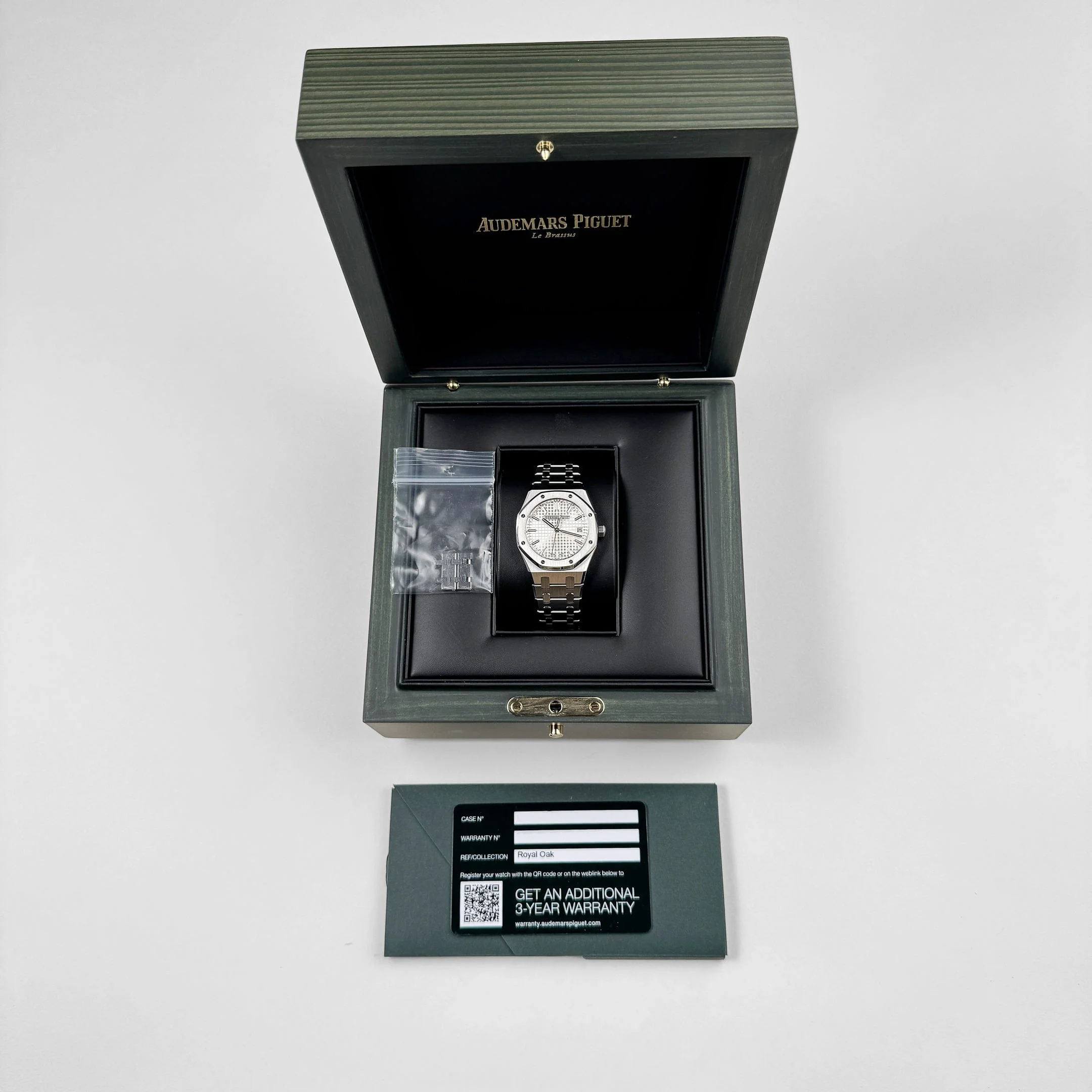 Audemars Piguet Royal Oak 77450ST.OO.1361ST.02 Stainless Steel Silver-Toned Dial (2025) - Image 10