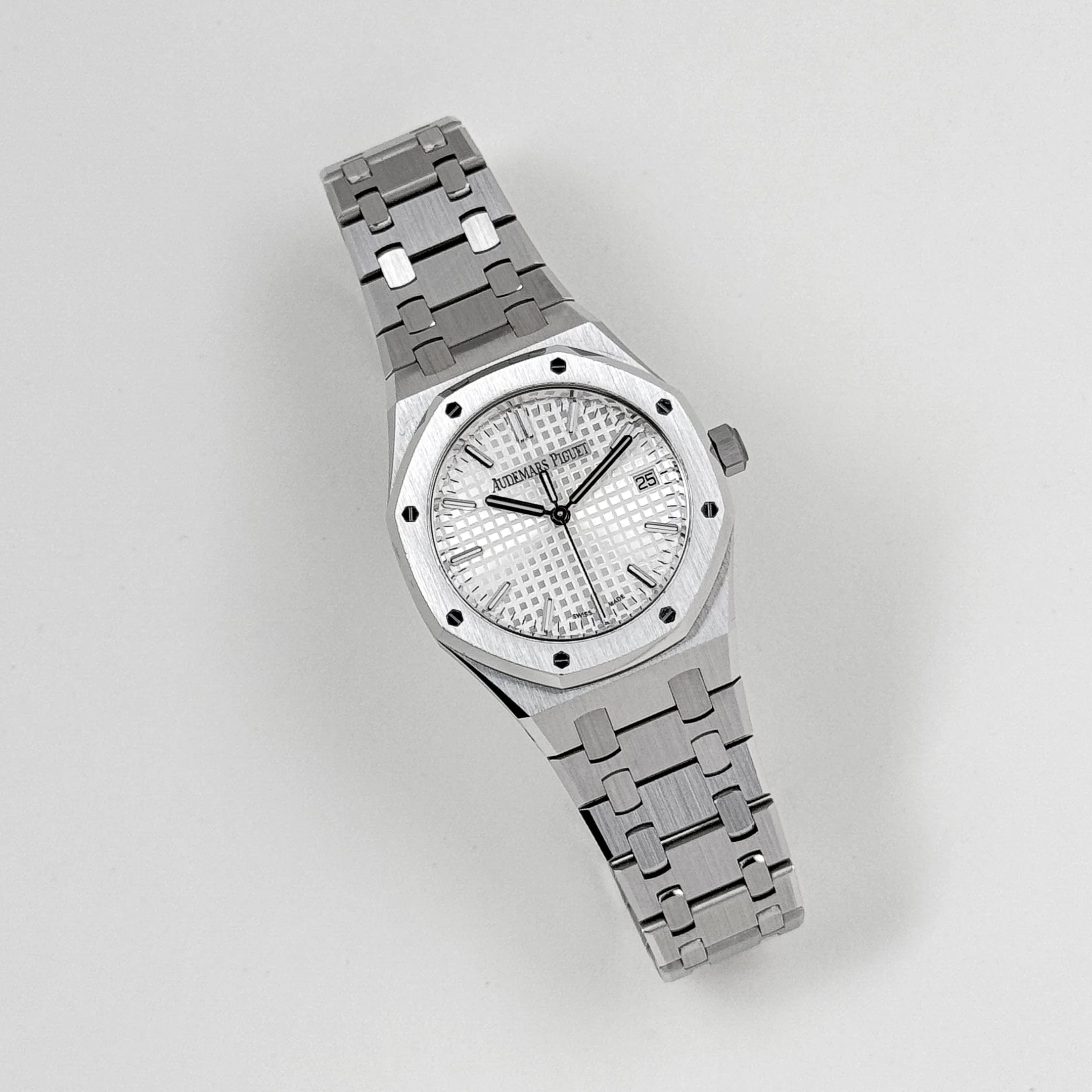 Audemars Piguet Royal Oak 77450ST.OO.1361ST.02 Stainless Steel Silver-Toned Dial (2025) - Image 3