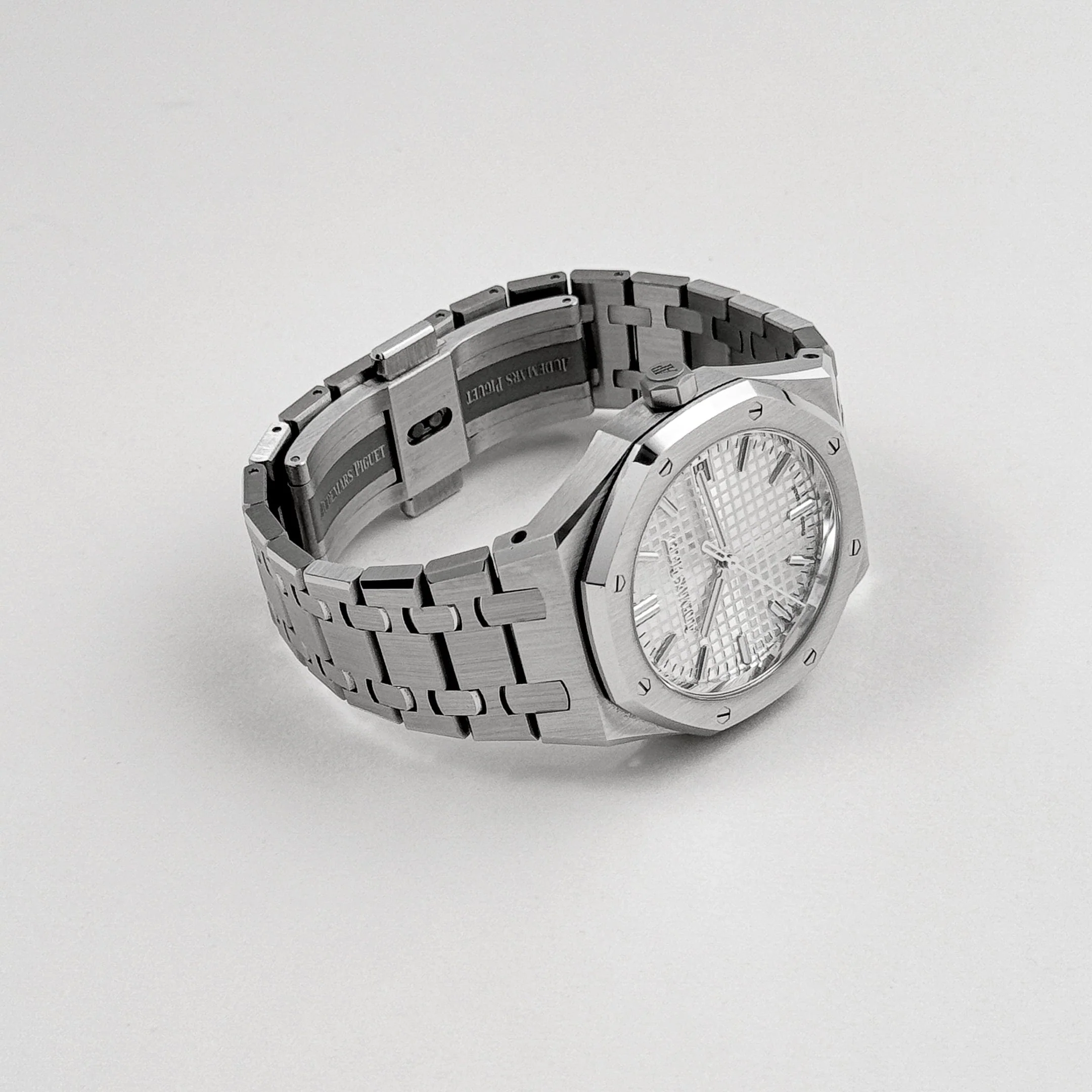 Audemars Piguet Royal Oak 77450ST.OO.1361ST.02 Stainless Steel Silver-Toned Dial (2025) - Image 4