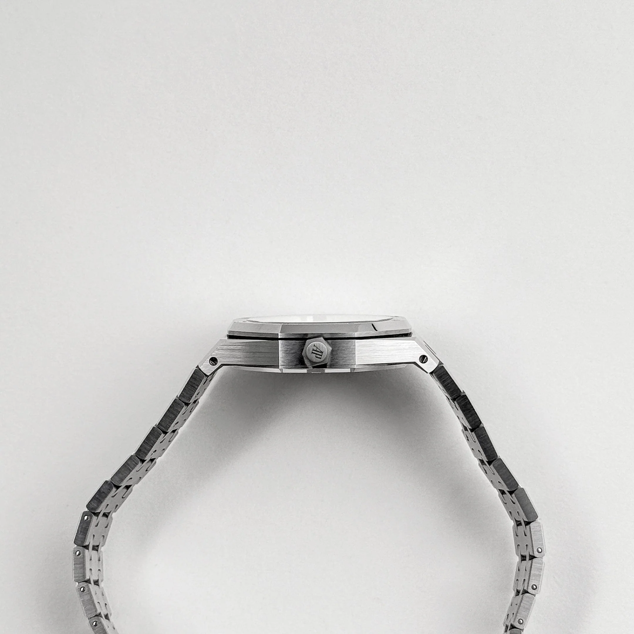 Audemars Piguet Royal Oak 77450ST.OO.1361ST.02 Stainless Steel Silver-Toned Dial (2025) - Image 5