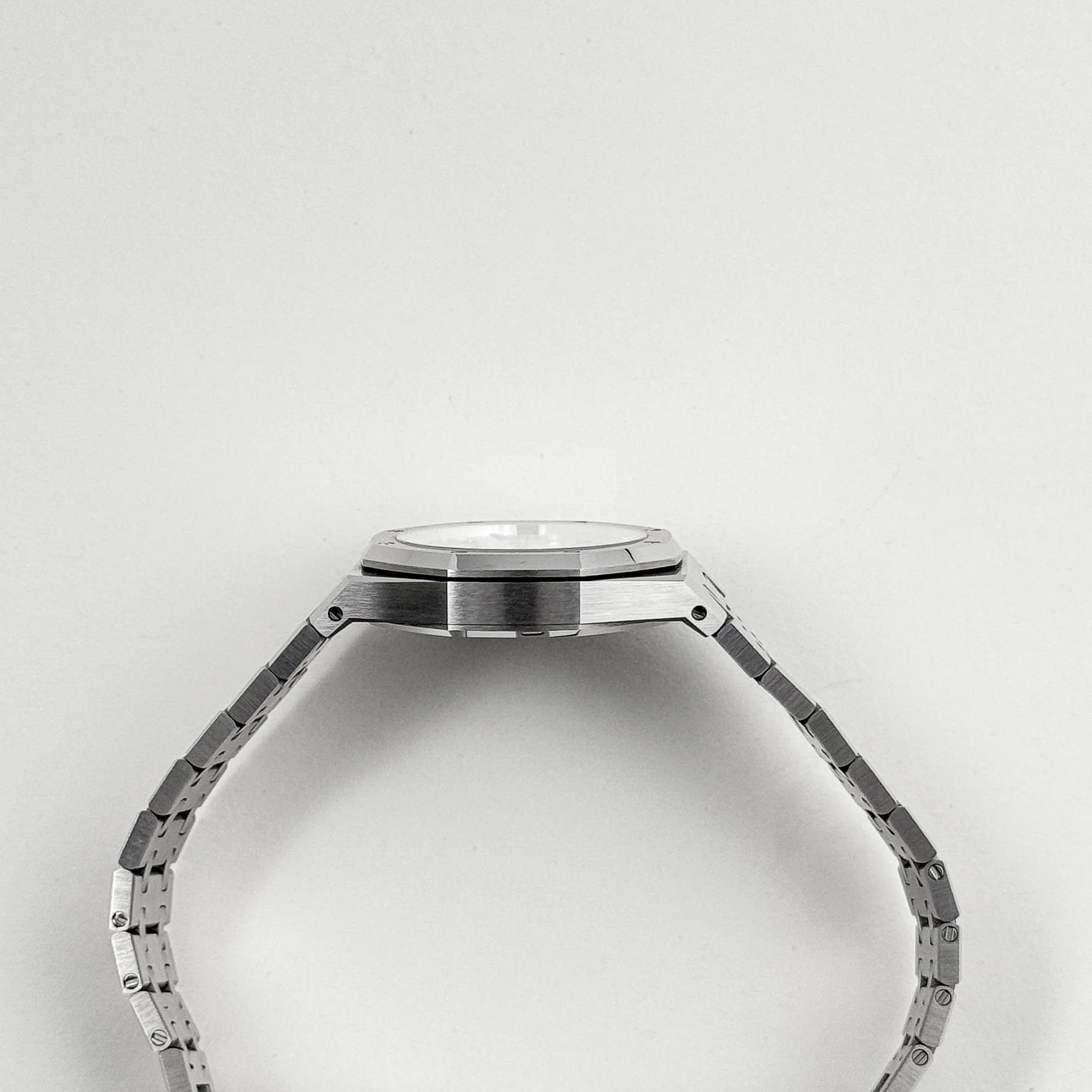 Audemars Piguet Royal Oak 77450ST.OO.1361ST.02 Stainless Steel Silver-Toned Dial (2025) - Image 6