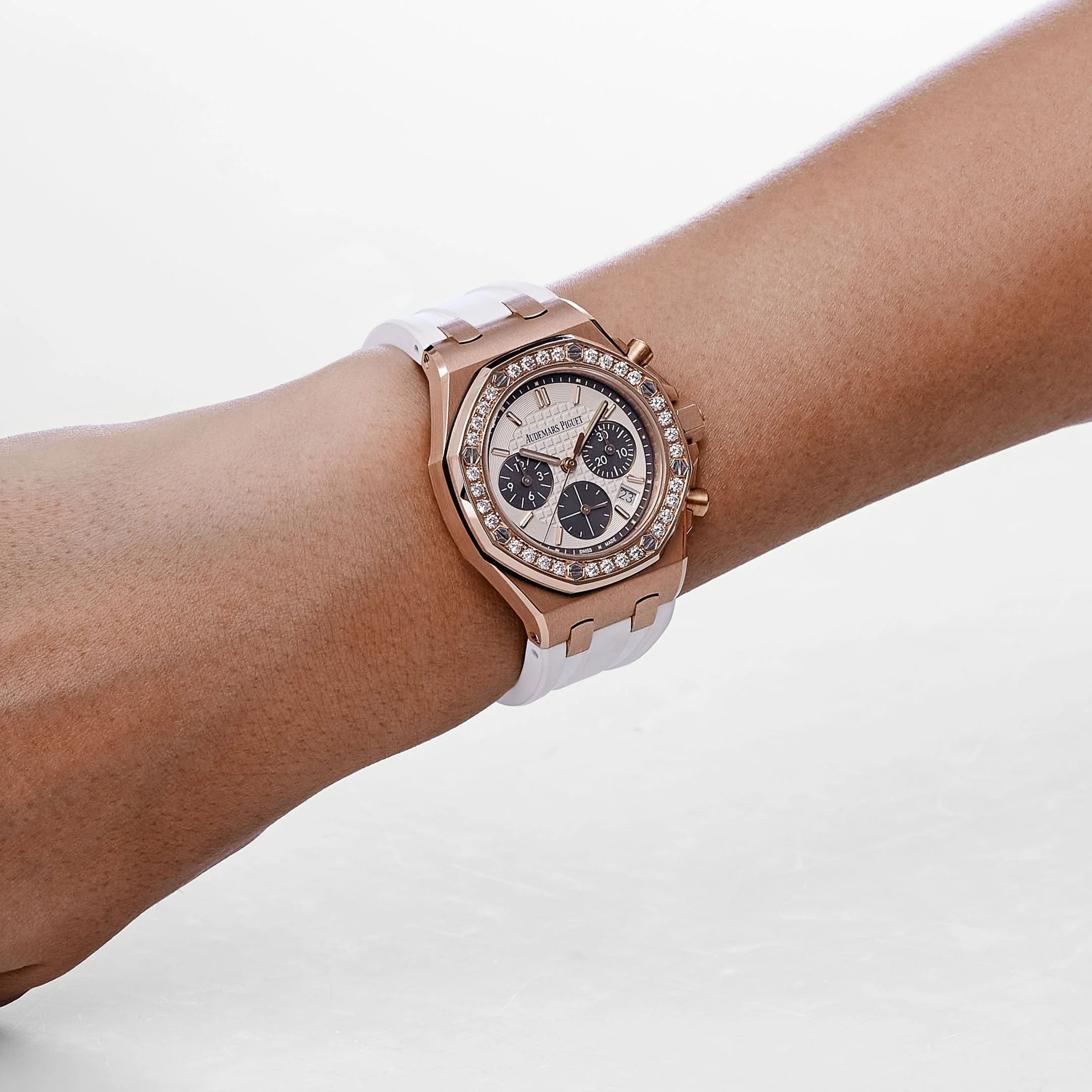 Audemars Piguet Royal Oak Offshore 26231OR.ZZ.D003CA.01 'Ladies' Chronograph Rose Gold Silver Dial Diamond Bezel (2018) - Image 2
