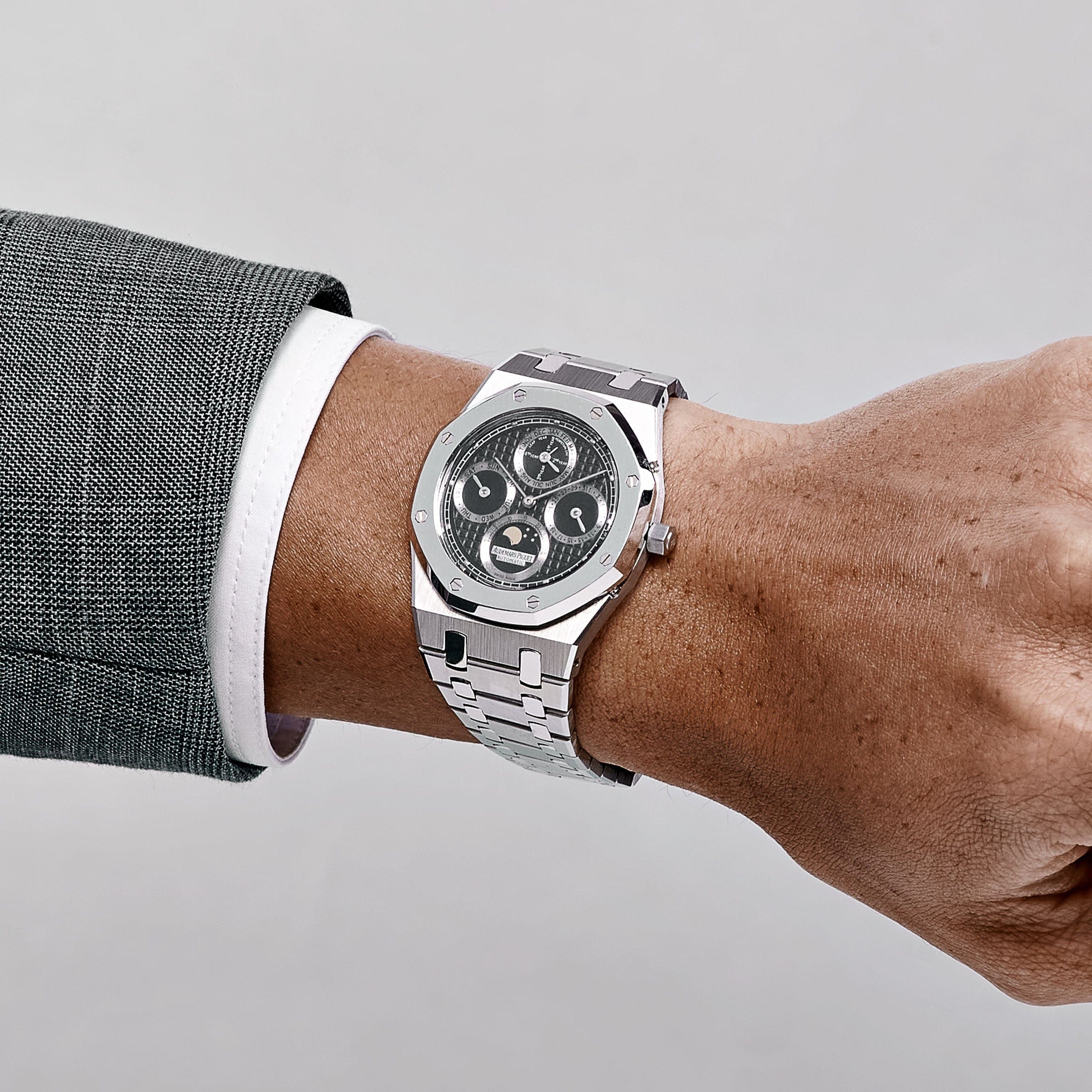 Audemars Piguet Royal Oak Perpetual Calendar 25820SP.O.0944SP.01 Stainless Steel Platinum Black Dial - Image 2
