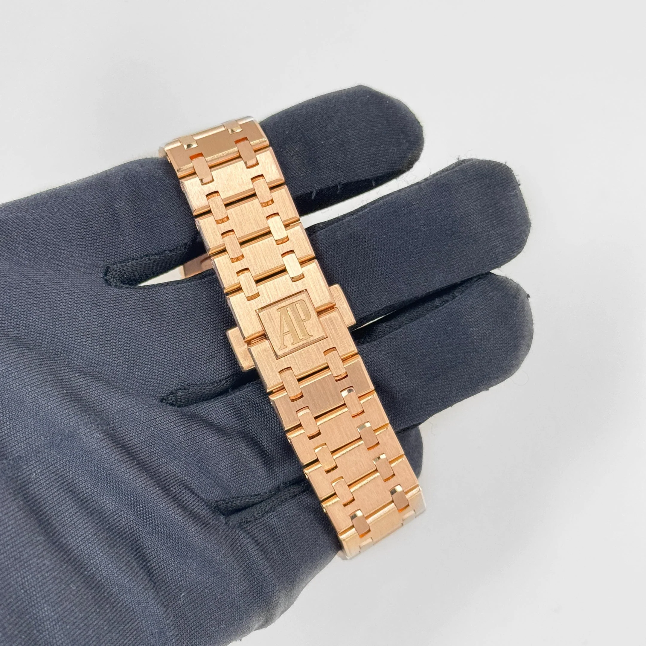 Audemars Piguet Royal Oak Quartz 67651OR.ZZ.1261OR.01 'Ladies' Rose Gold White Dial Diamond Bezel Quartz - Image 11