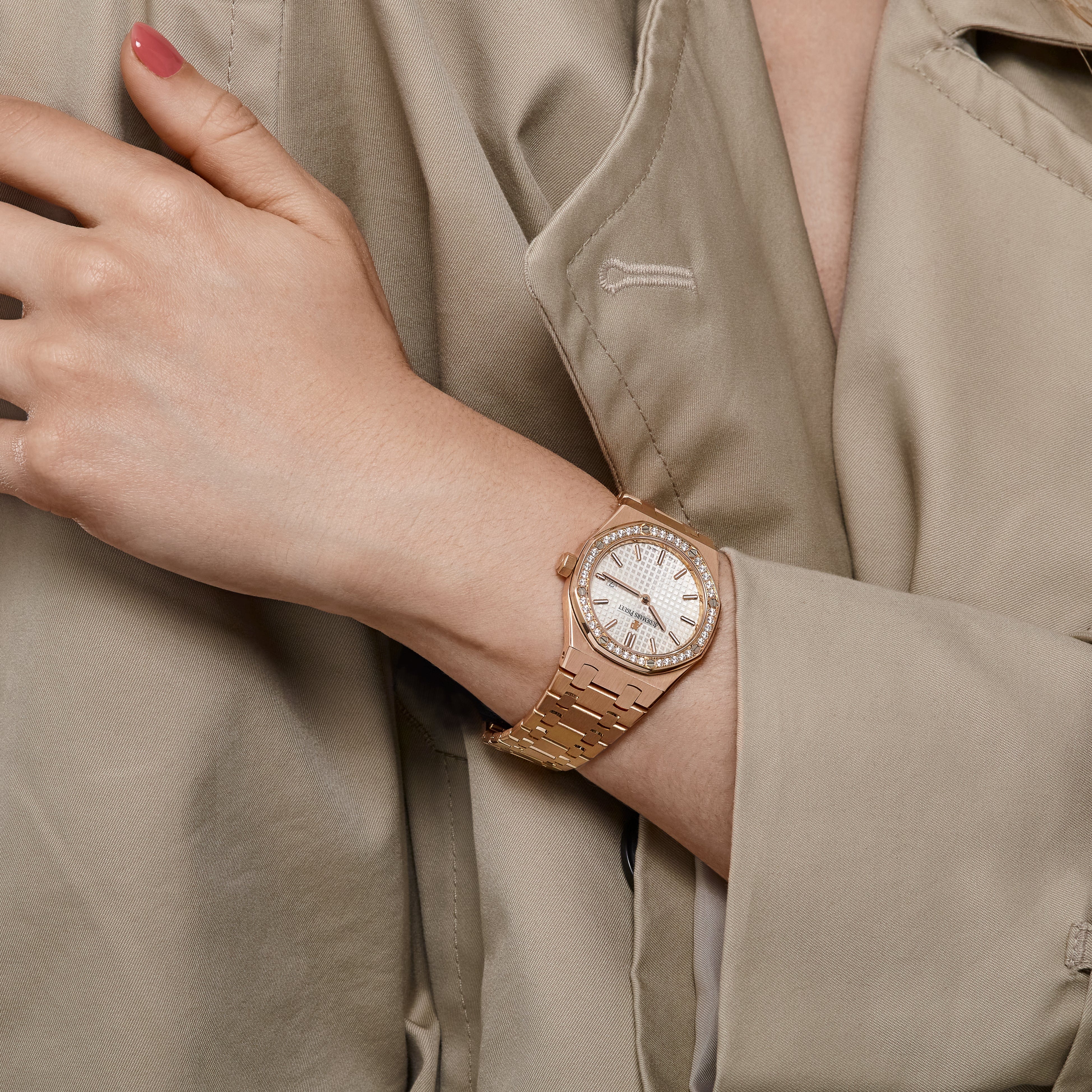 Audemars Piguet Royal Oak Quartz 67651OR.ZZ.1261OR.01 'Ladies' Rose Gold White Dial Diamond Bezel Quartz - Image 2