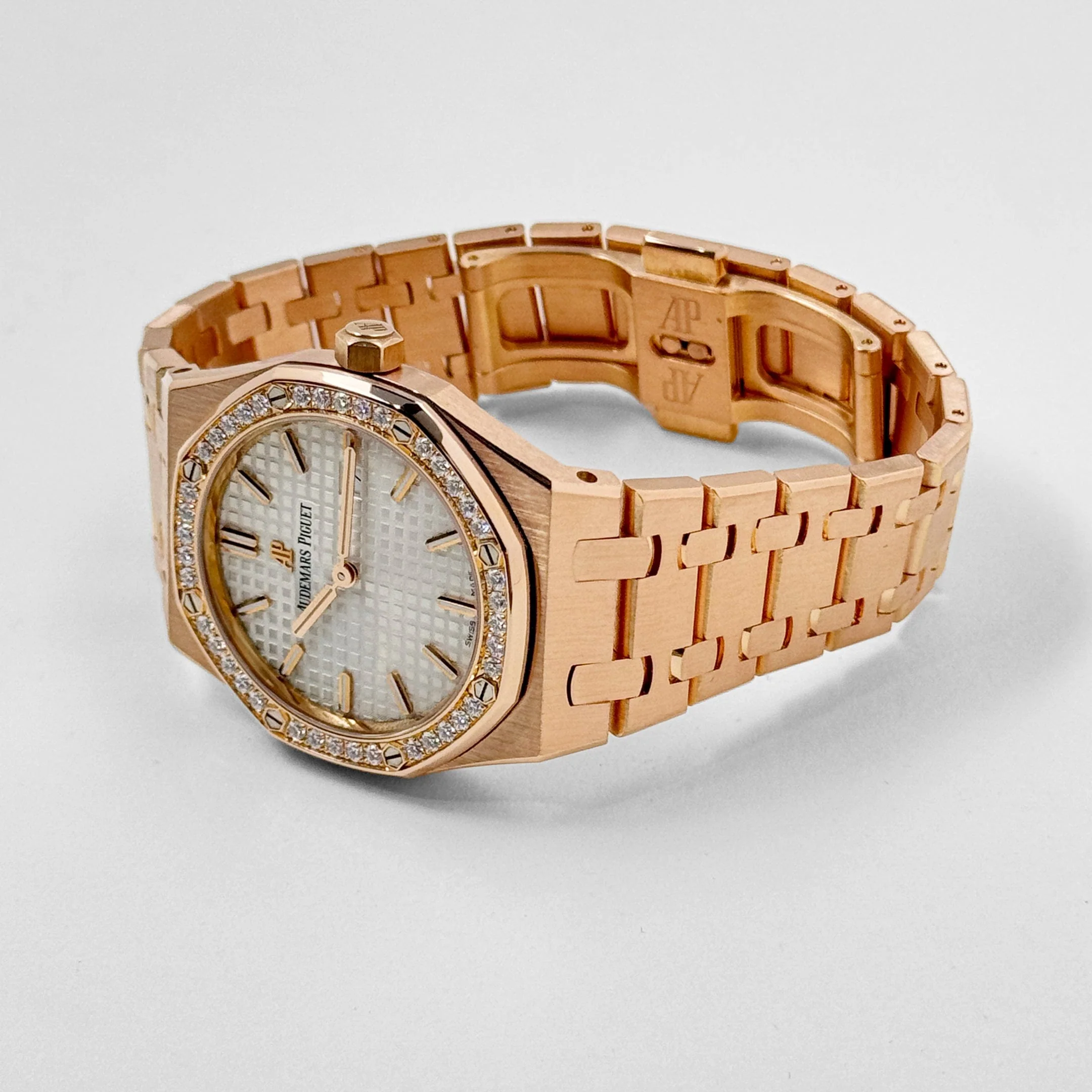 Audemars Piguet Royal Oak Quartz 67651OR.ZZ.1261OR.01 'Ladies' Rose Gold White Dial Diamond Bezel Quartz - Image 4