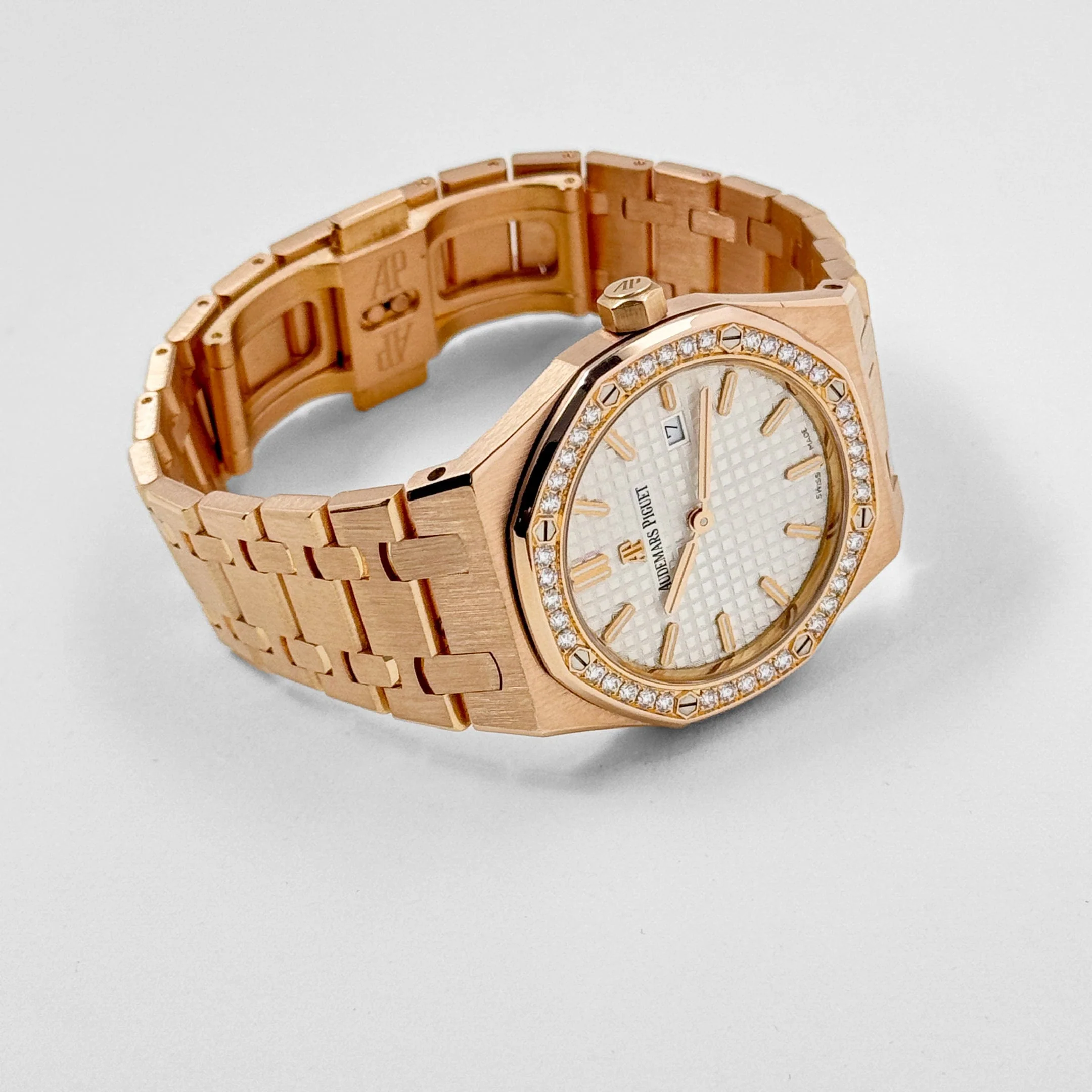 Audemars Piguet Royal Oak Quartz 67651OR.ZZ.1261OR.01 'Ladies' Rose Gold White Dial Diamond Bezel Quartz - Image 5