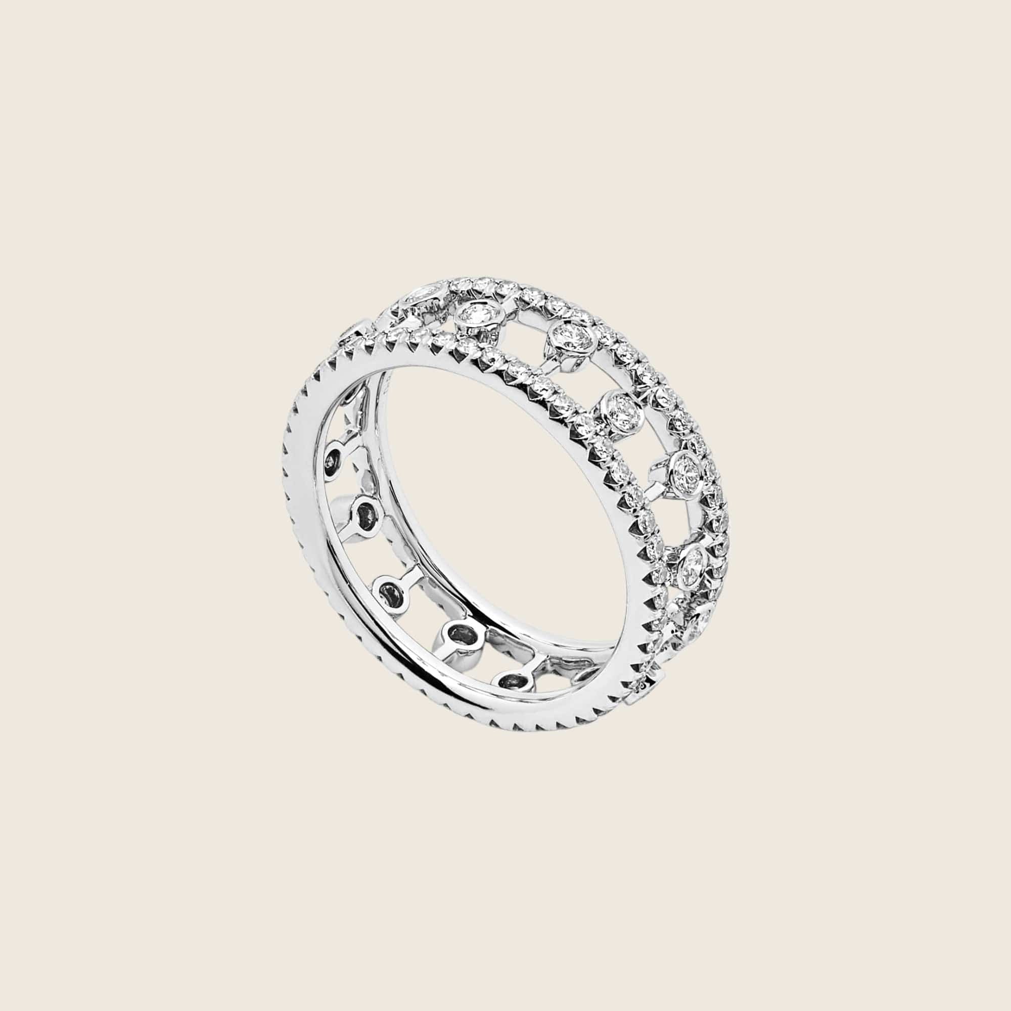 De Beers Dewdrop Band in White Gold - Image 3