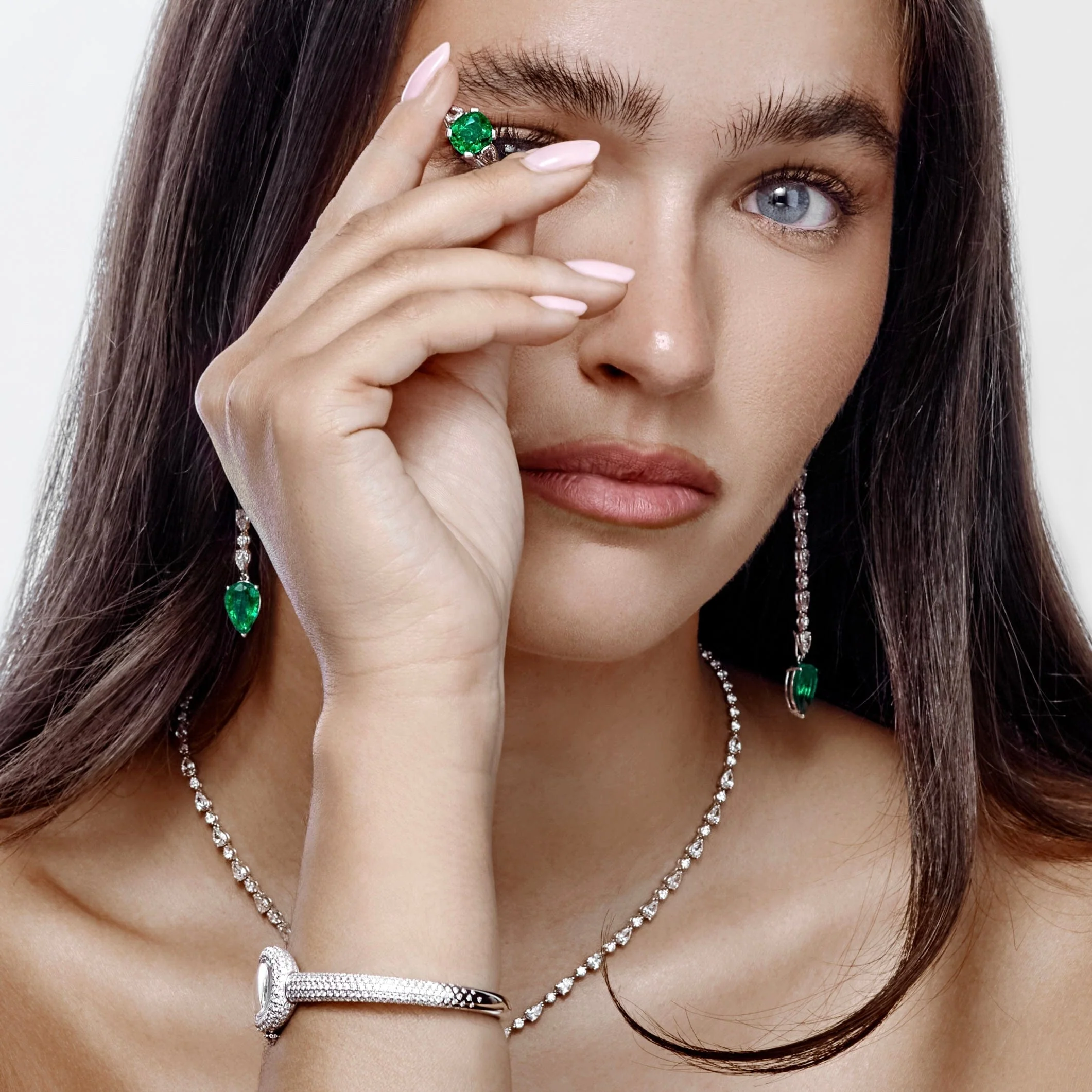 3 Carat Emerald Ring With Diamonds - Image 2