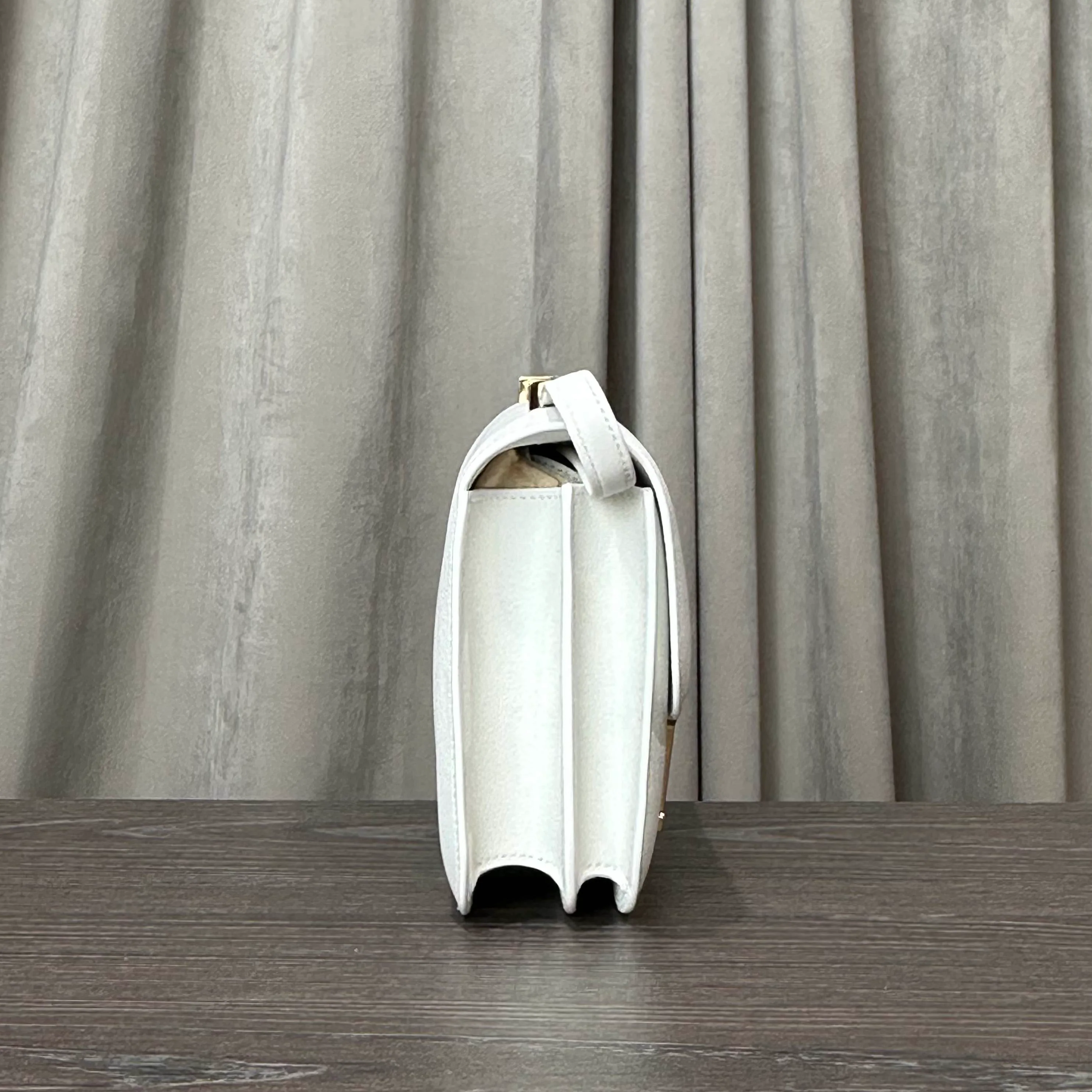 Hermès New White Constance III 18 Mini Miroir Veau Swift Gold Hardware - Image 3