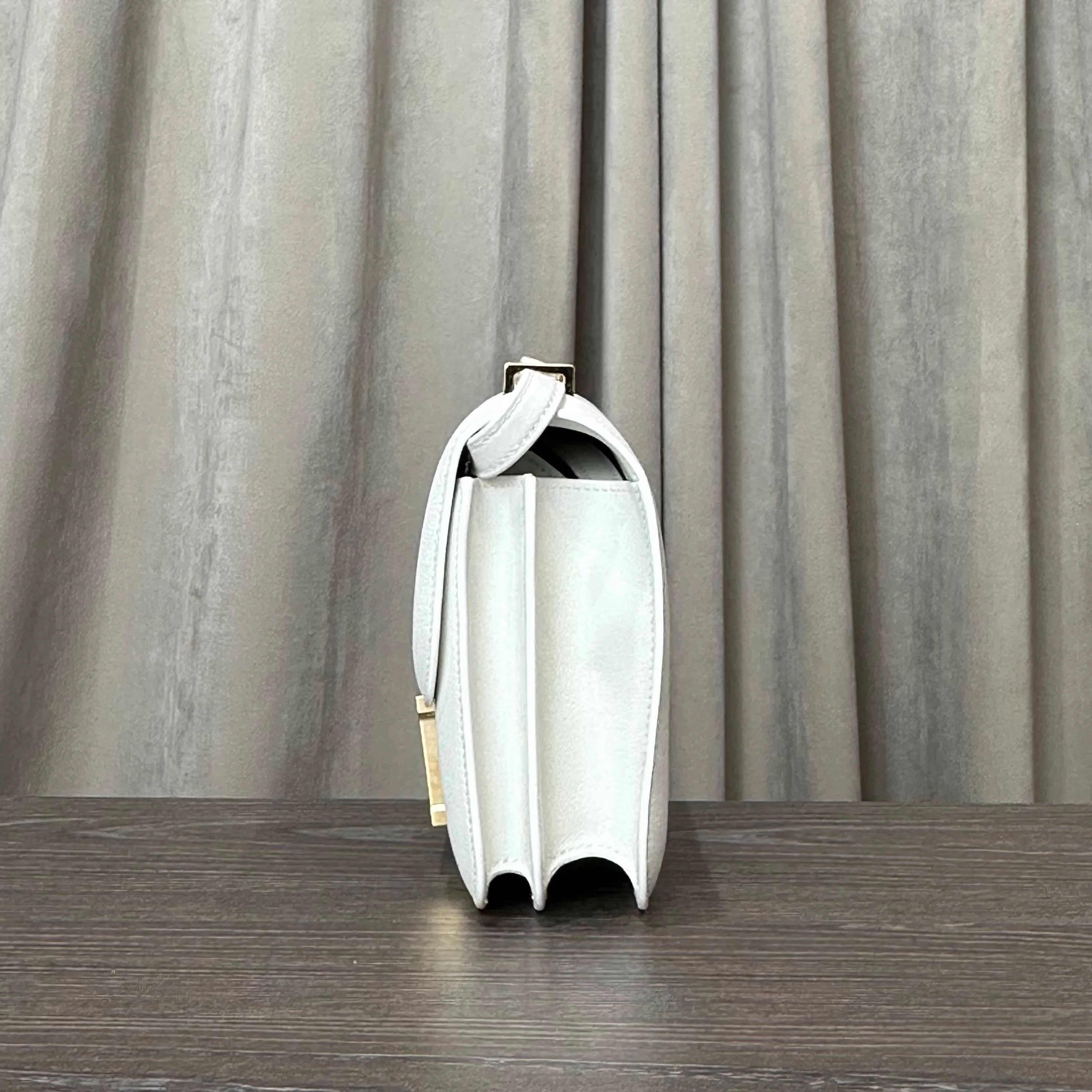Hermès New White Constance III 18 Mini Miroir Veau Swift Gold Hardware - Image 4