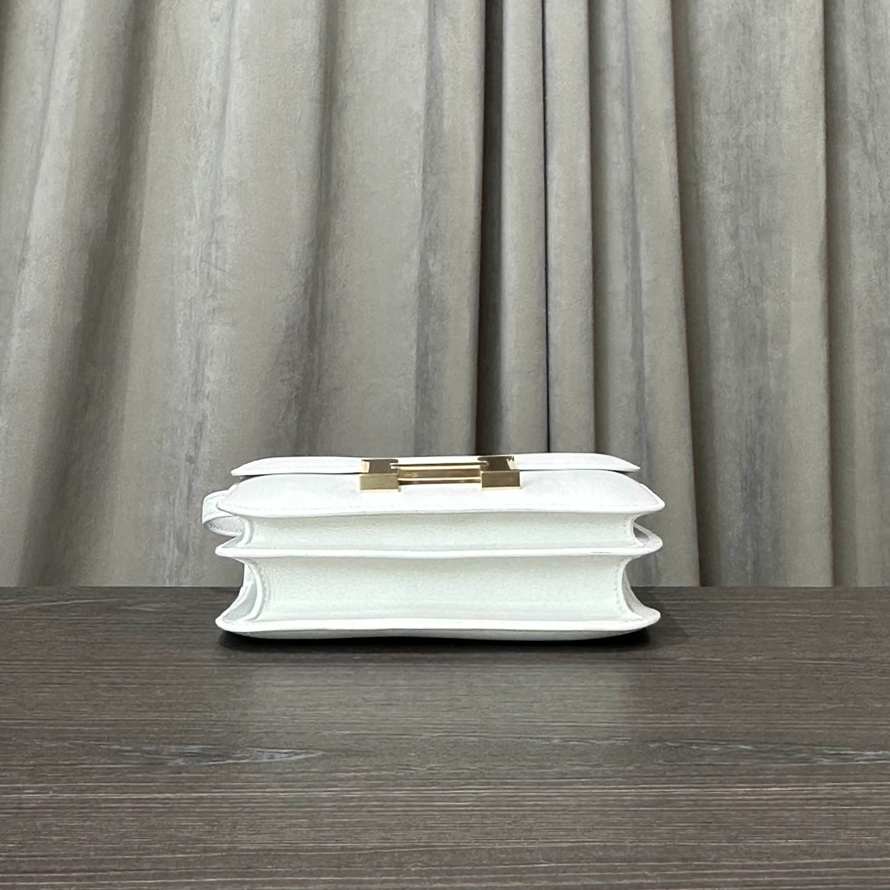 Hermès New White Constance III 18 Mini Miroir Veau Swift Gold Hardware - Image 6