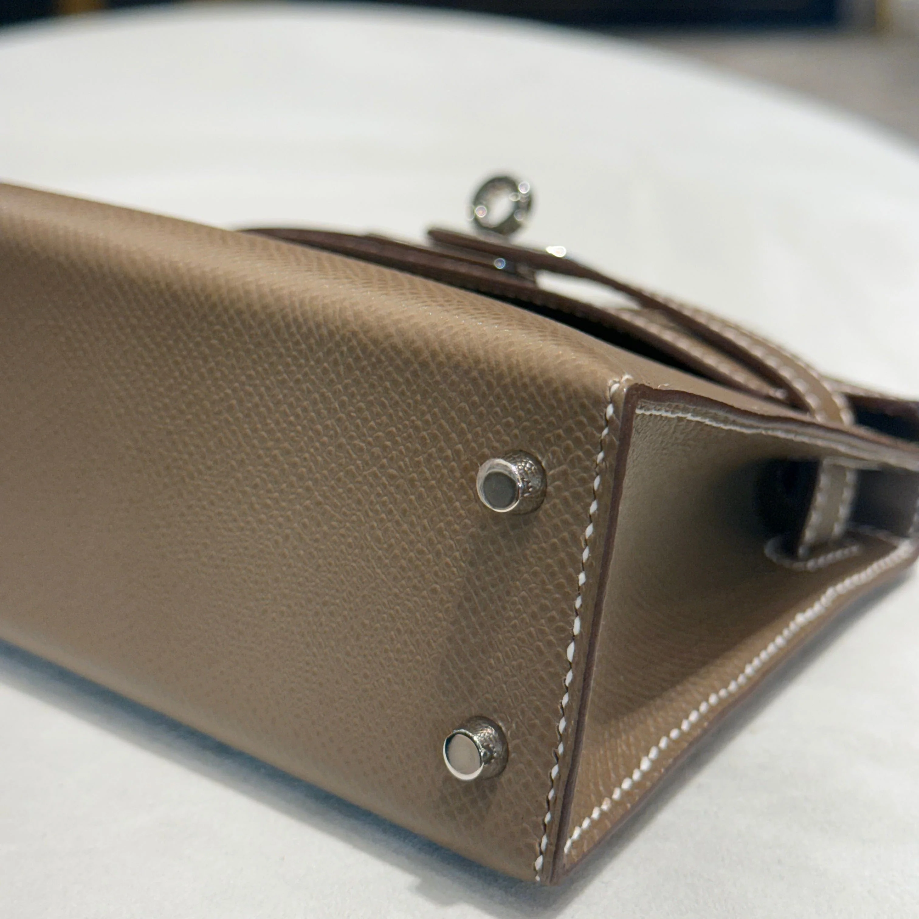 Hermès Etoupe Mini Kelly Sellier 20 Epsom Palladium Hardware - Image 8