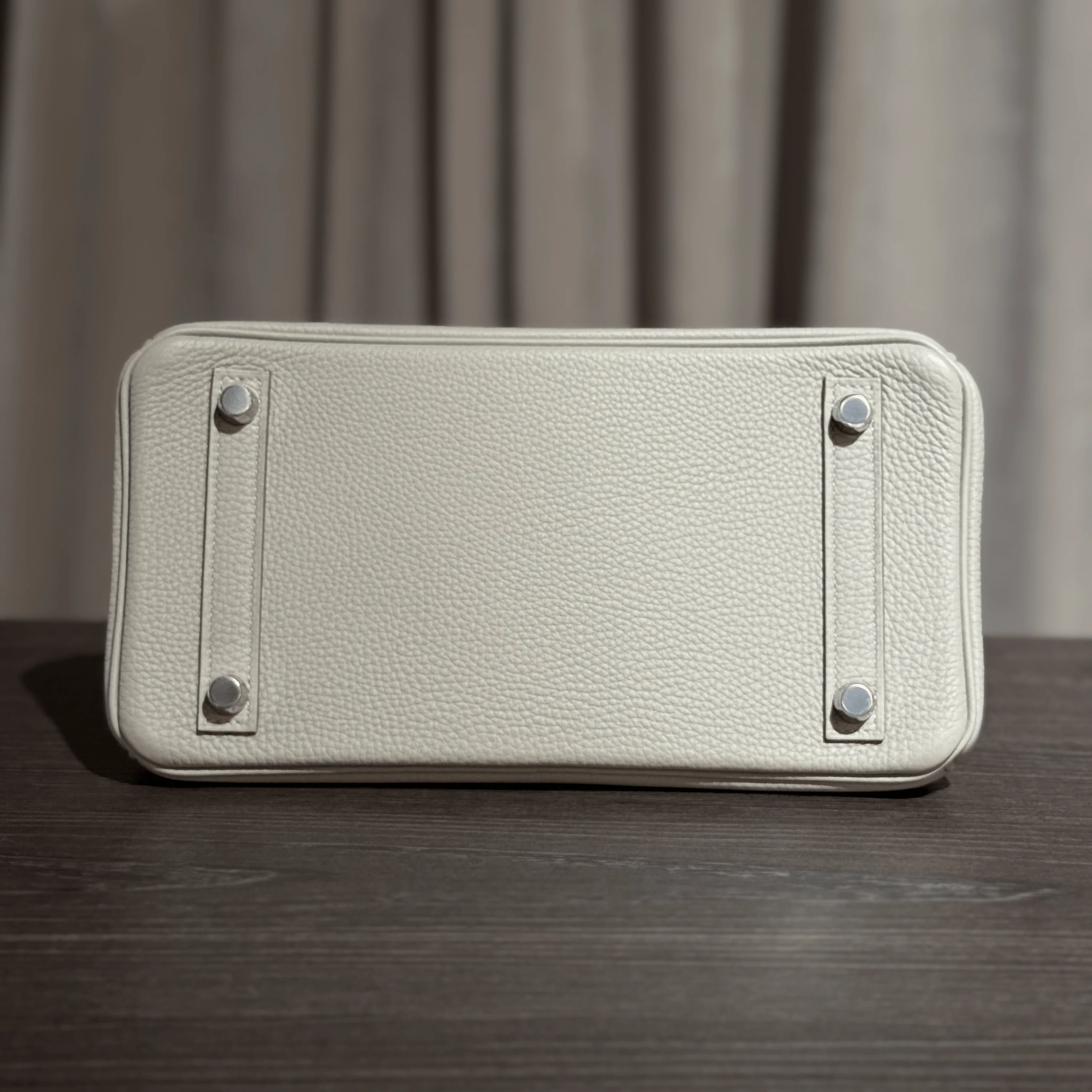 Hermès Gris Perle and Nata Birkin 25 Verso Togo Palladium Hardware - Image 6