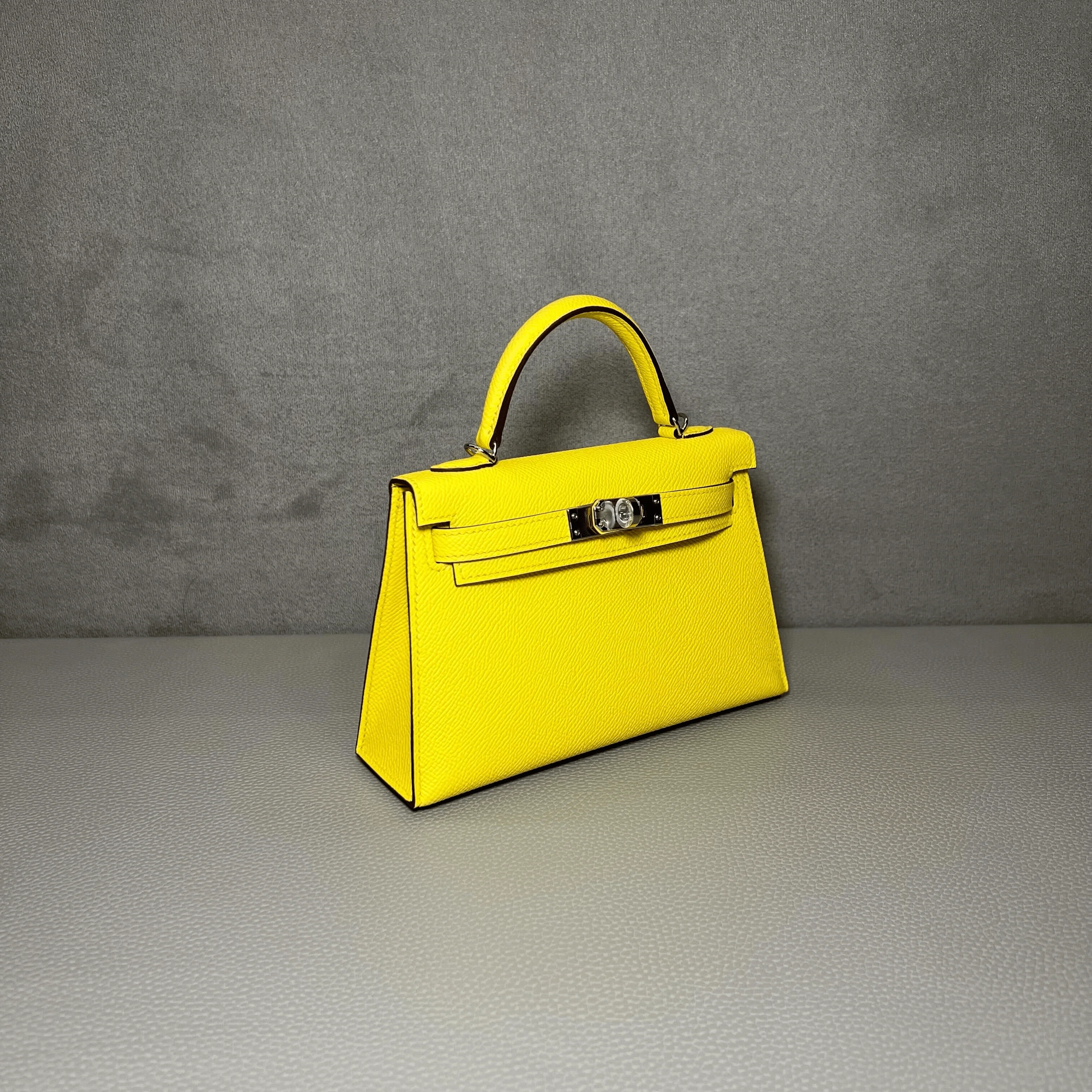 Hermès Jaune Citron Kelly Sellier 20 Epsom Palladium Hardware - Image 4