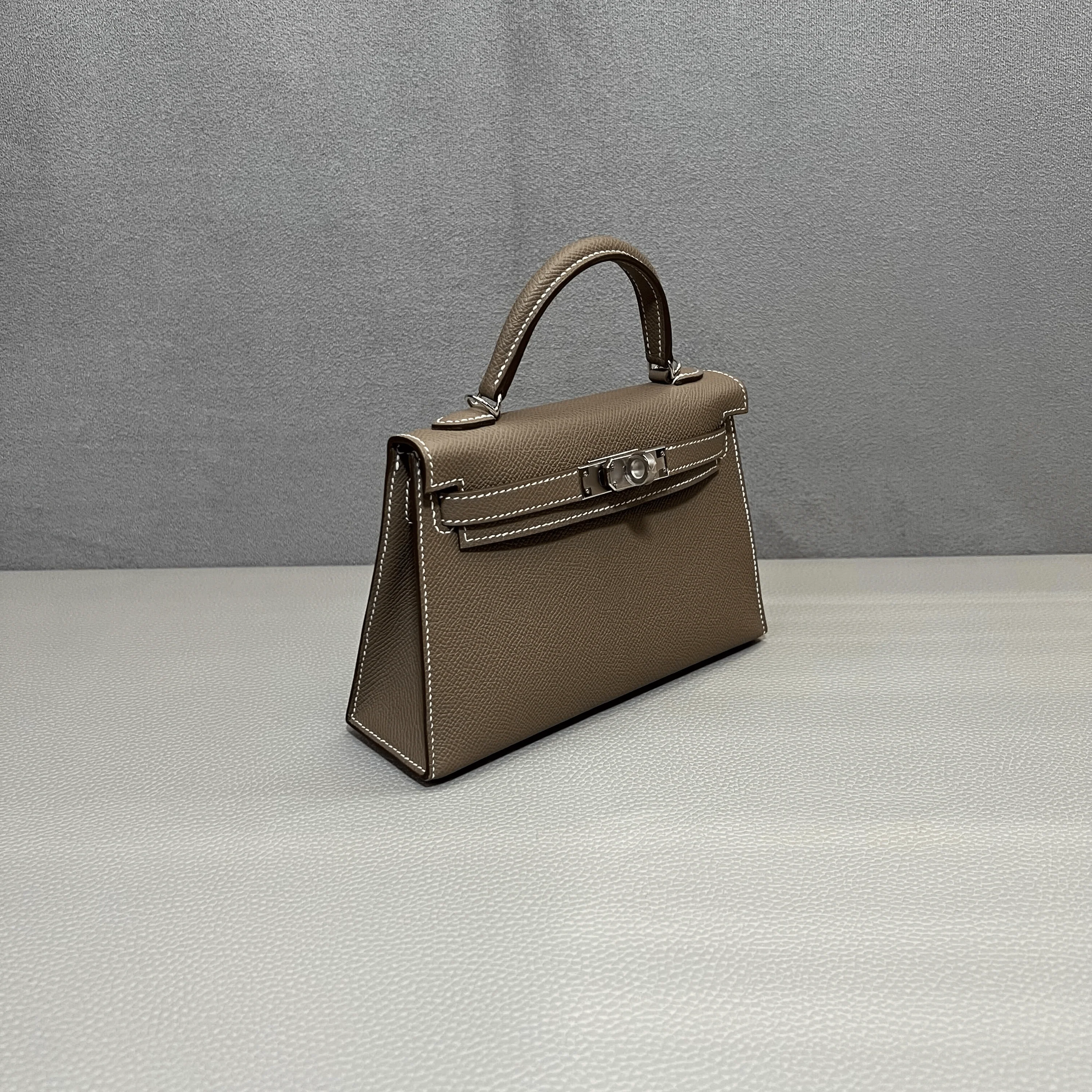 Hermès Etoupe Mini Kelly Sellier 20 Epsom Palladium Hardware - Image 3
