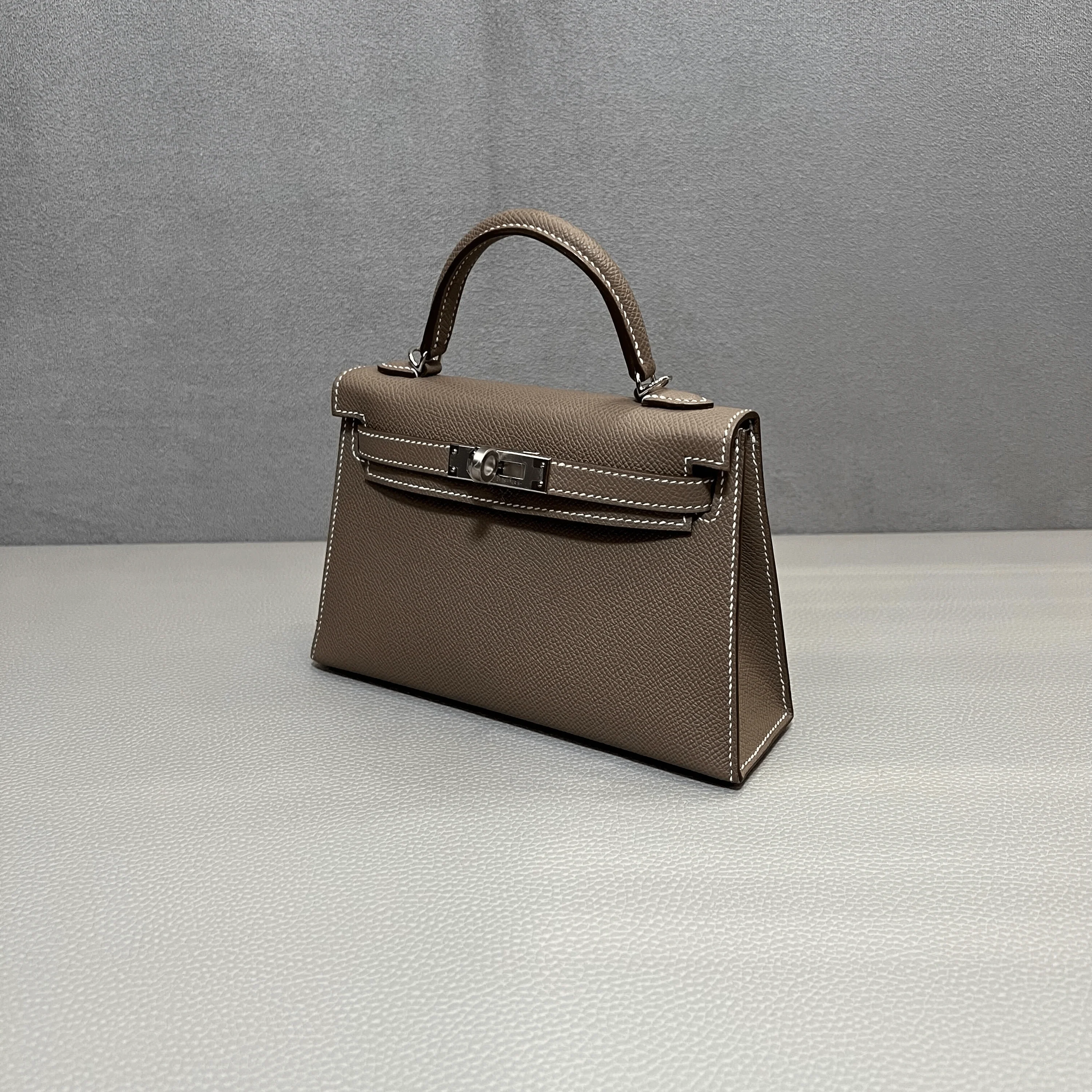 Hermès Etoupe Mini Kelly Sellier 20 Epsom Palladium Hardware - Image 4