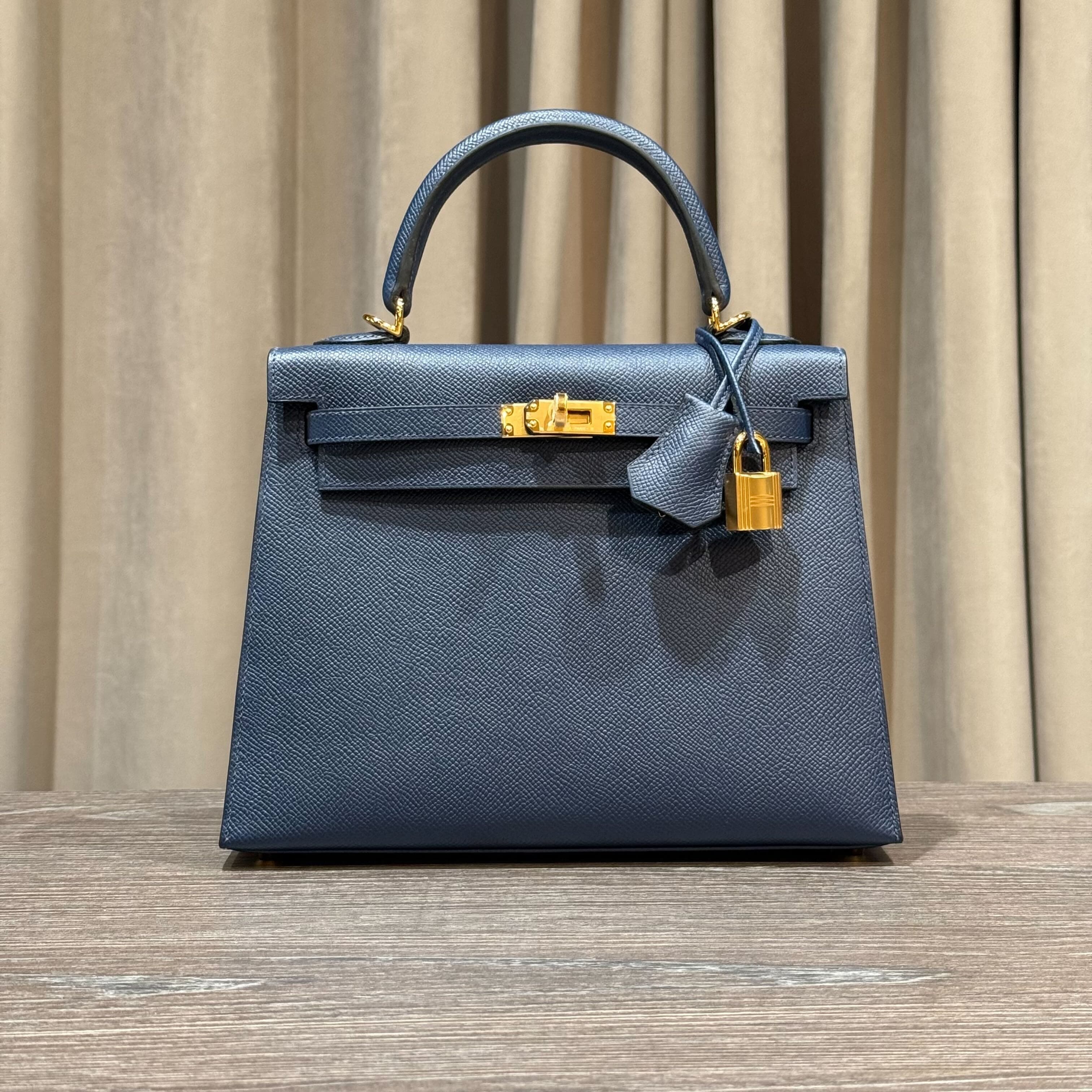 Hermès Blue Sapphire Kelly Sellier 25 Epsom Gold Hardware - Image 3