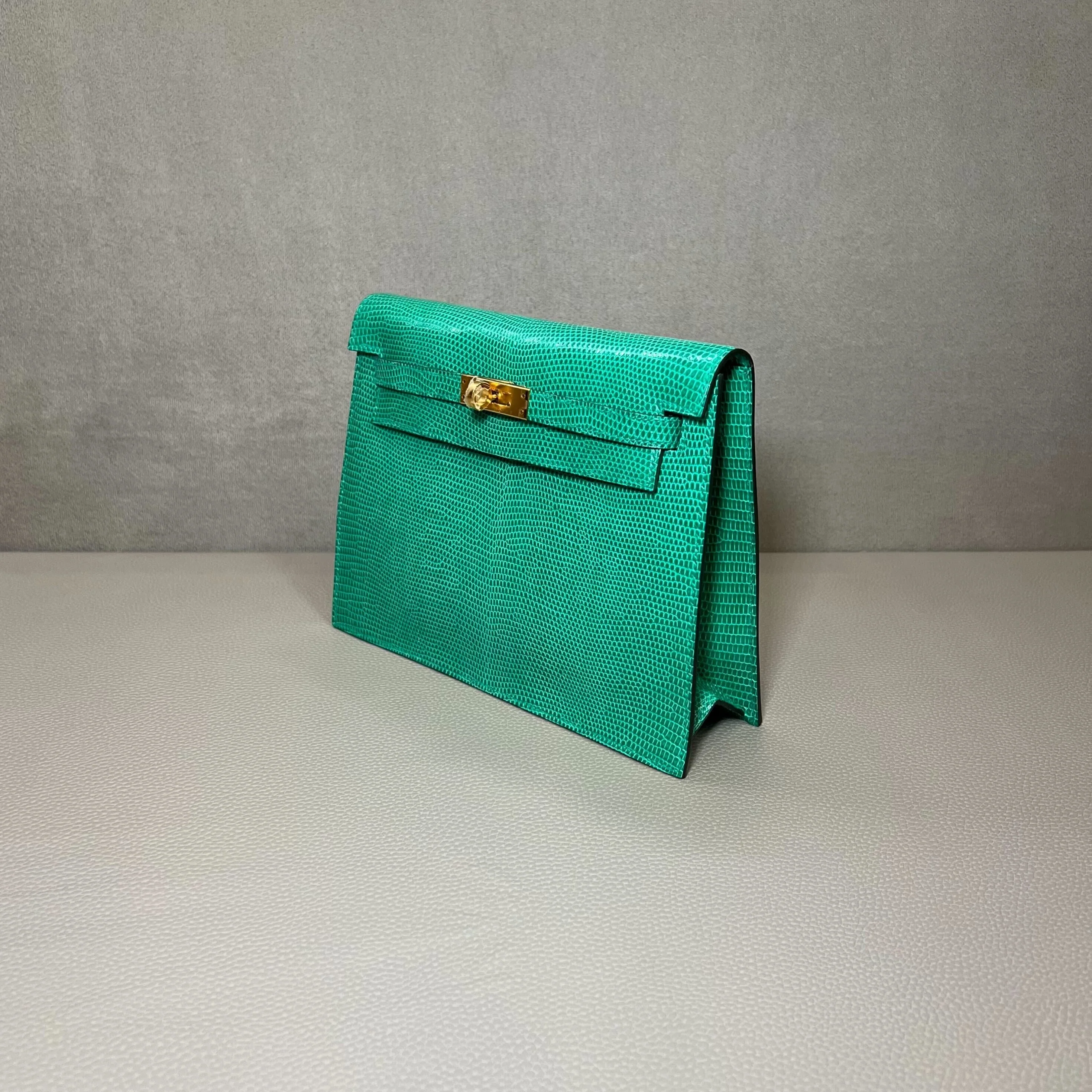 Hermès Menthe Kelly Danse Niloticus Lizard Gold Hardware - Image 6