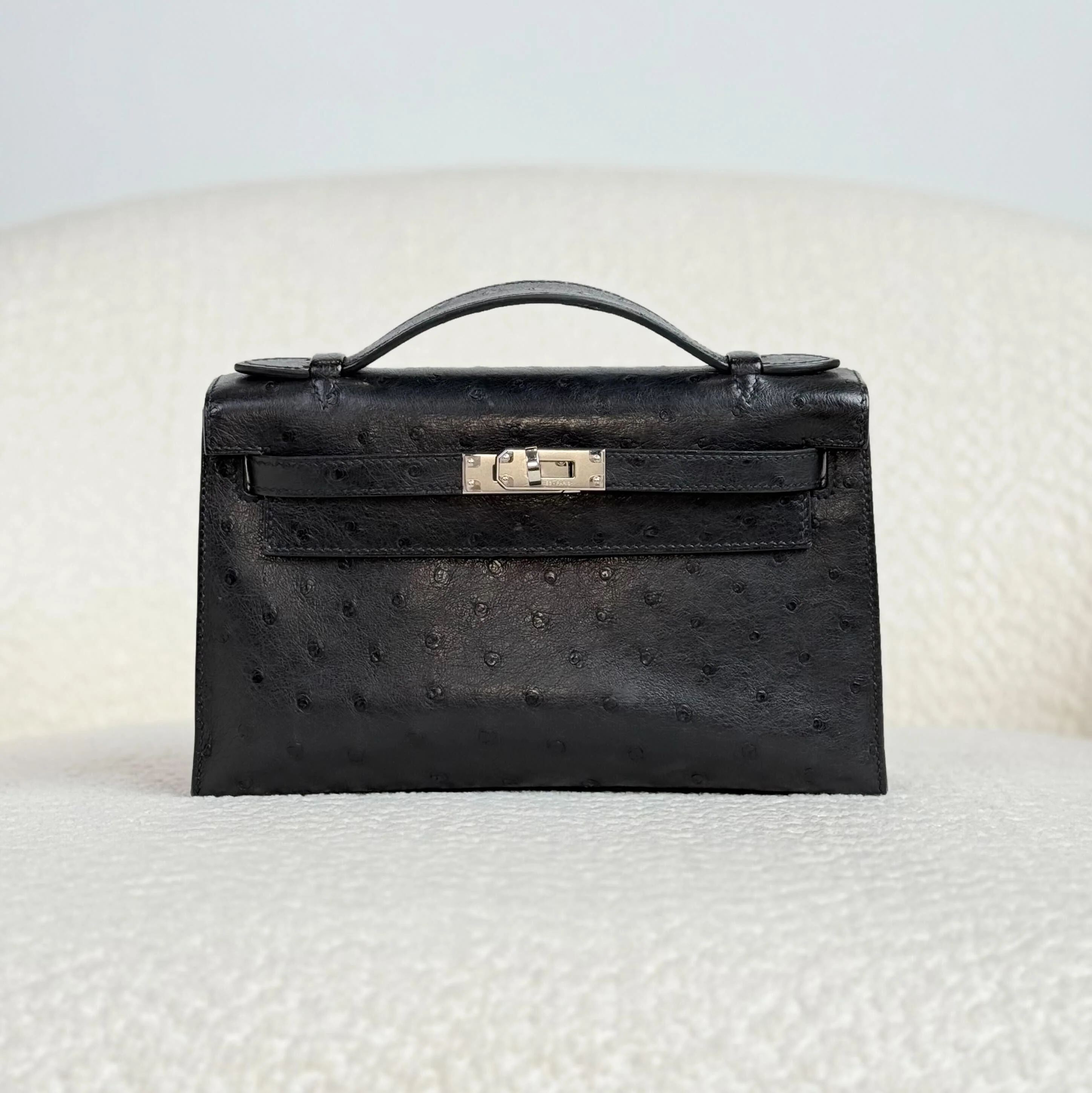Hermès Noir Kelly Pochette Ostrich Palladium Hardware - Image 2