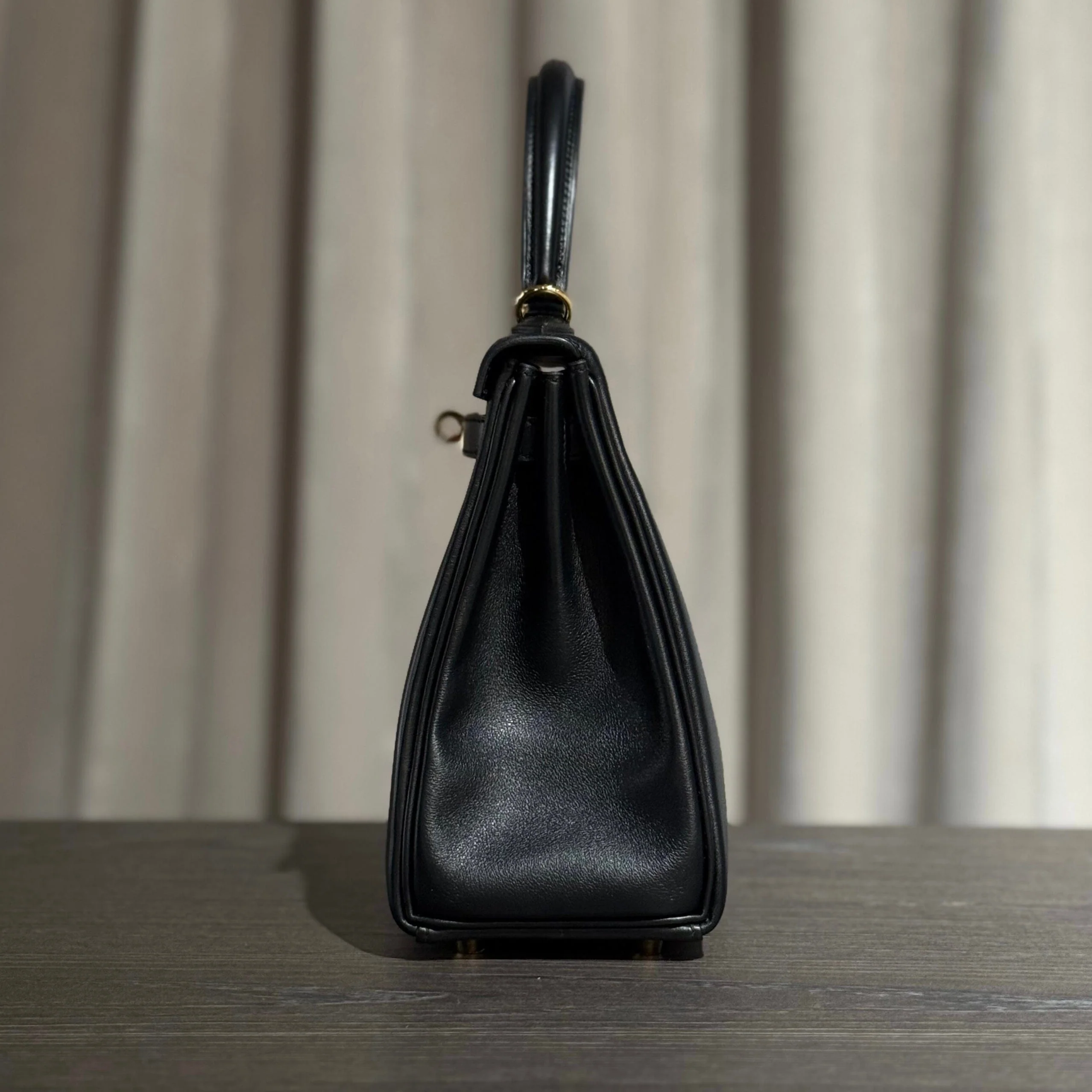 Hermès Noir Kelly Retourne 25 Swift Gold Hardware - Image 5