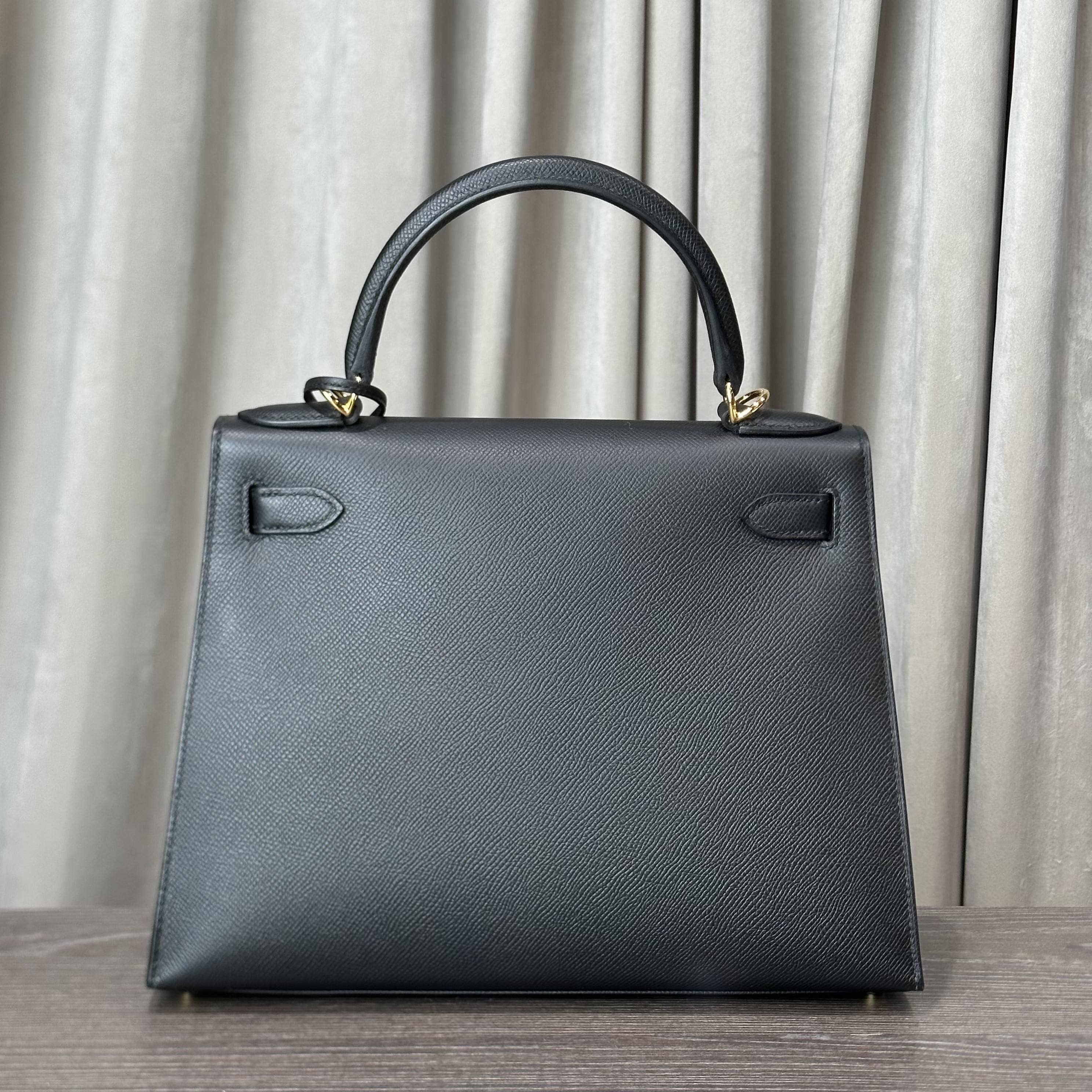 Hermès Noir Kelly Sellier 28 Epsom Gold Hardware - Image 6