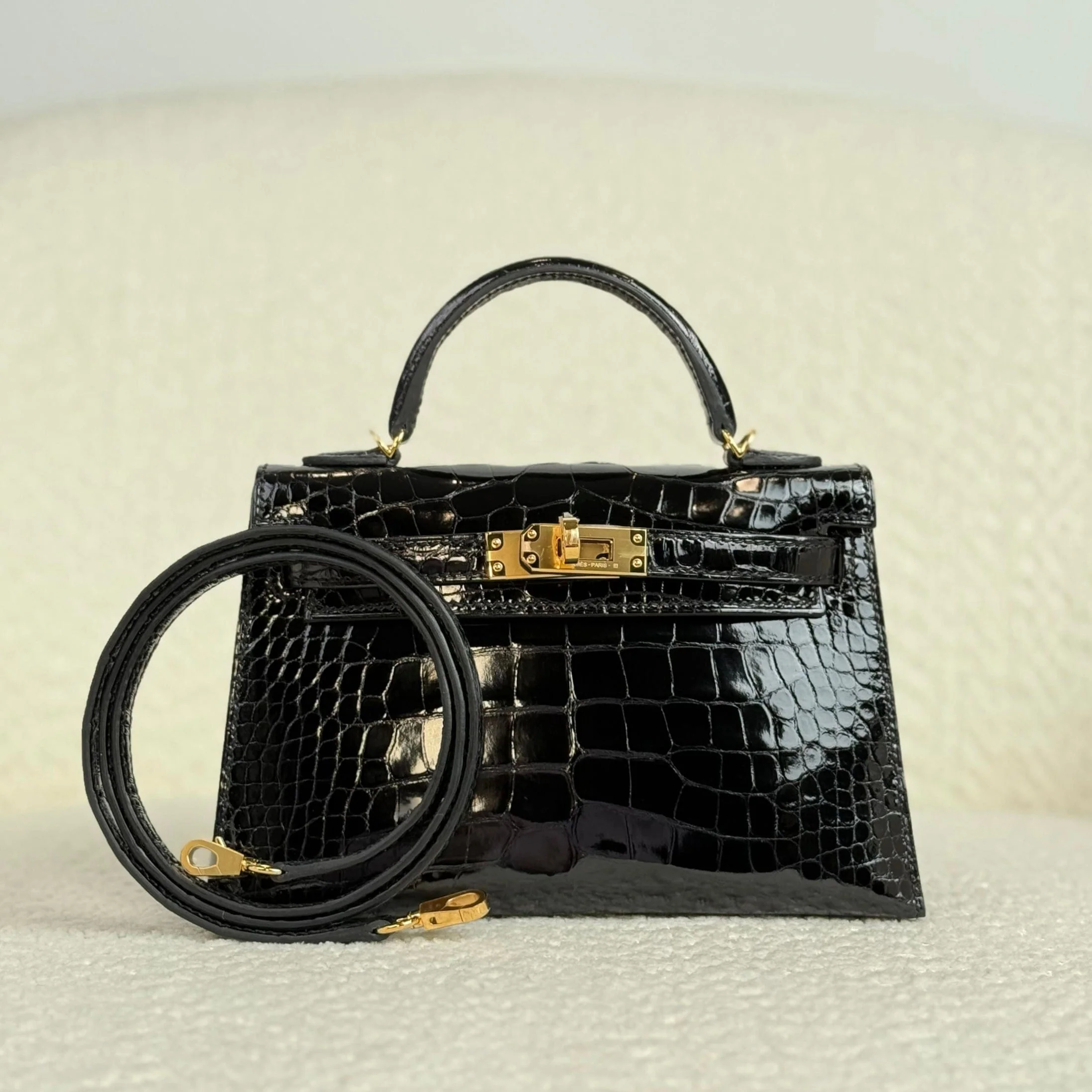 Hermès Noir Mini Kelly Sellier 20 Mississippi Alligator Gold Hardware - Image 2