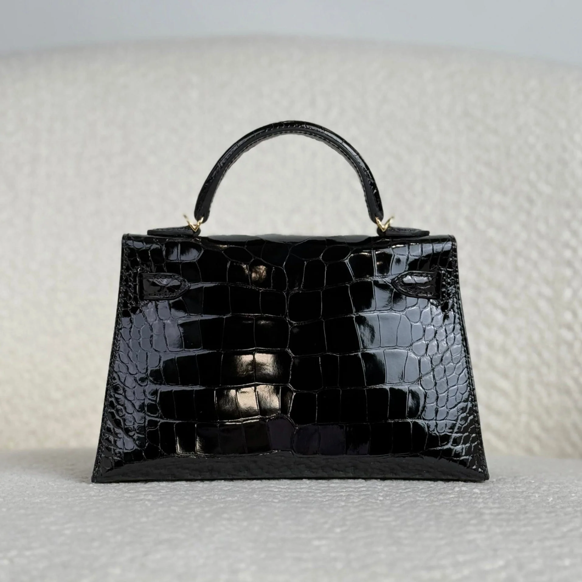 Hermès Noir Mini Kelly Sellier 20 Mississippi Alligator Gold Hardware - Image 3