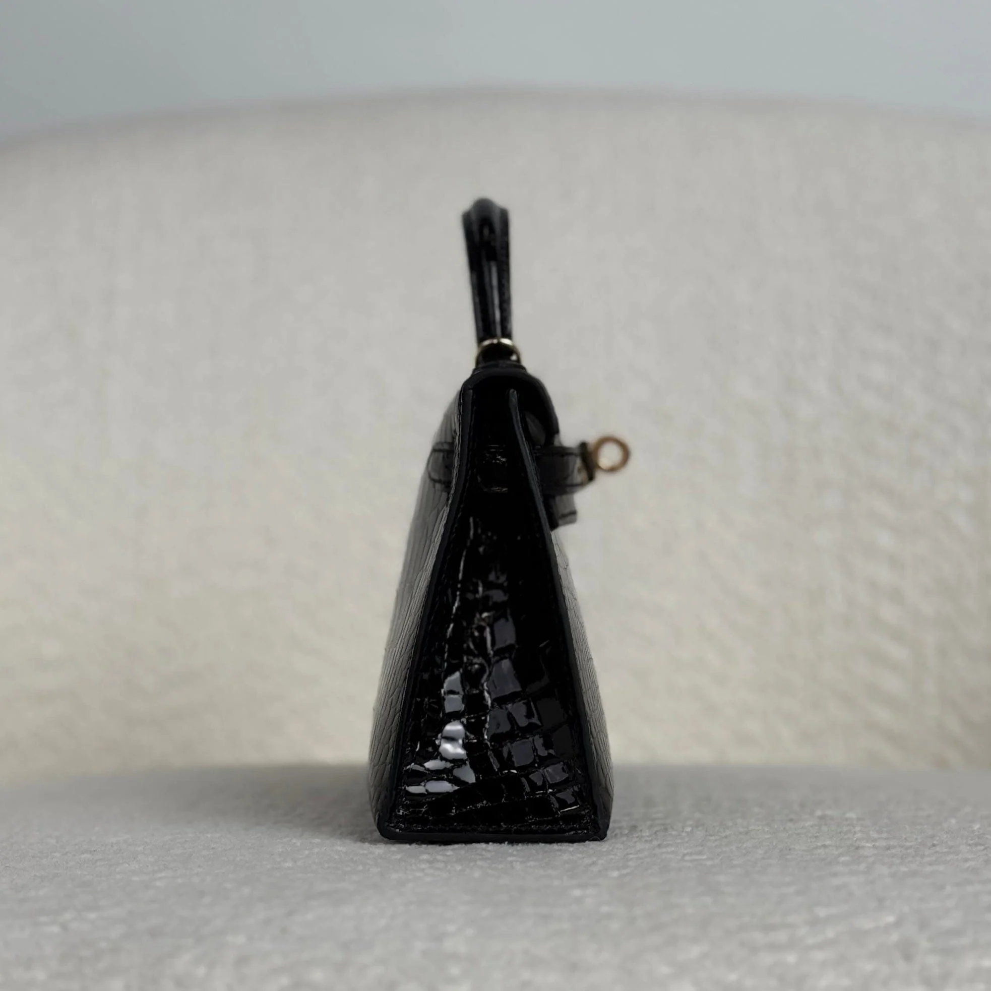 Hermès Noir Mini Kelly Sellier 20 Mississippi Alligator Gold Hardware - Image 4