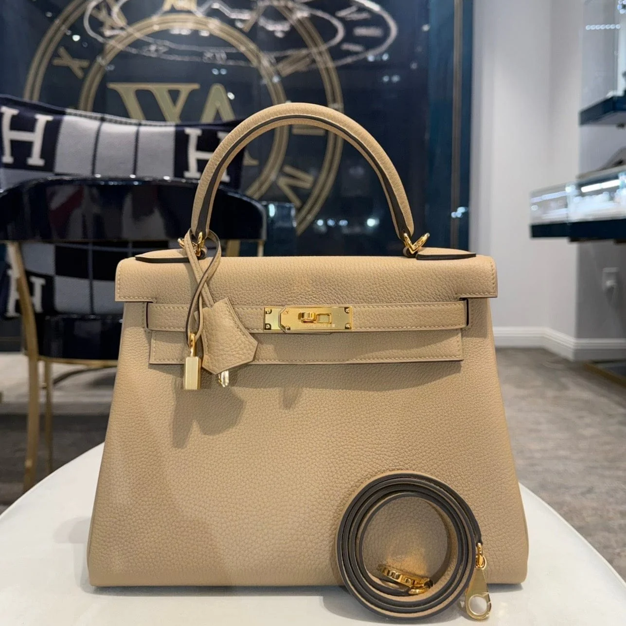 Hermès Poussiere Kelly Retourne 28 Togo Gold Hardware - Image 3