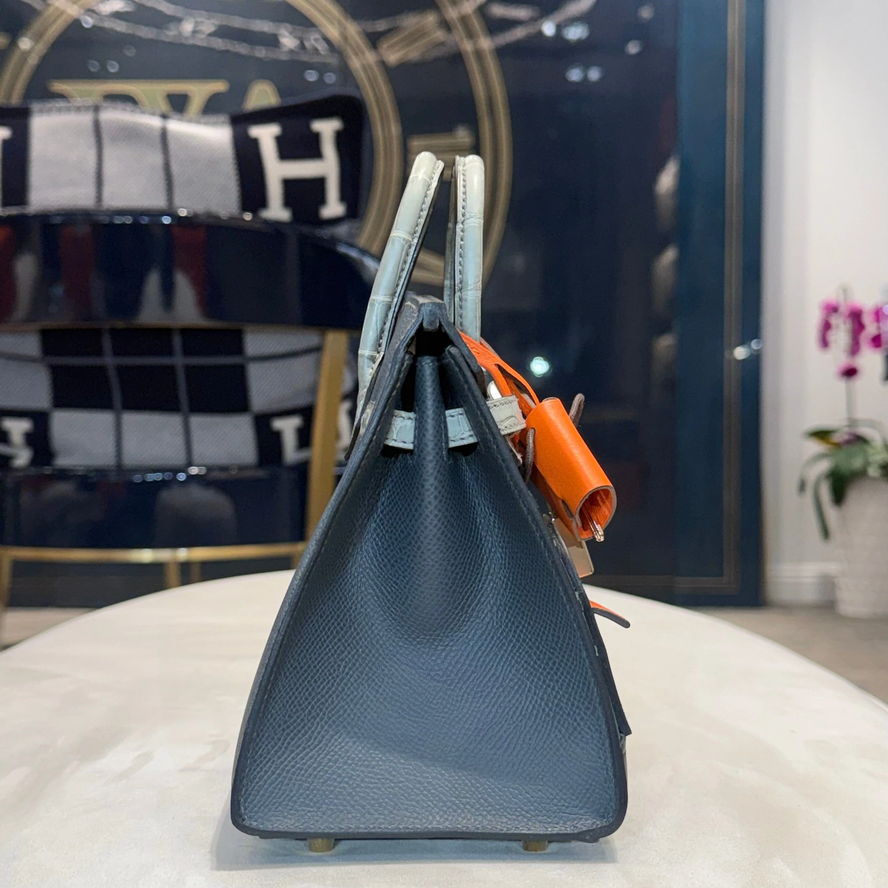 Hermès "Rainy Days" Faubourg Birkin 20 Gris Misty Matte Alligator Permabrass Hardware Limited Edition - Image 5
