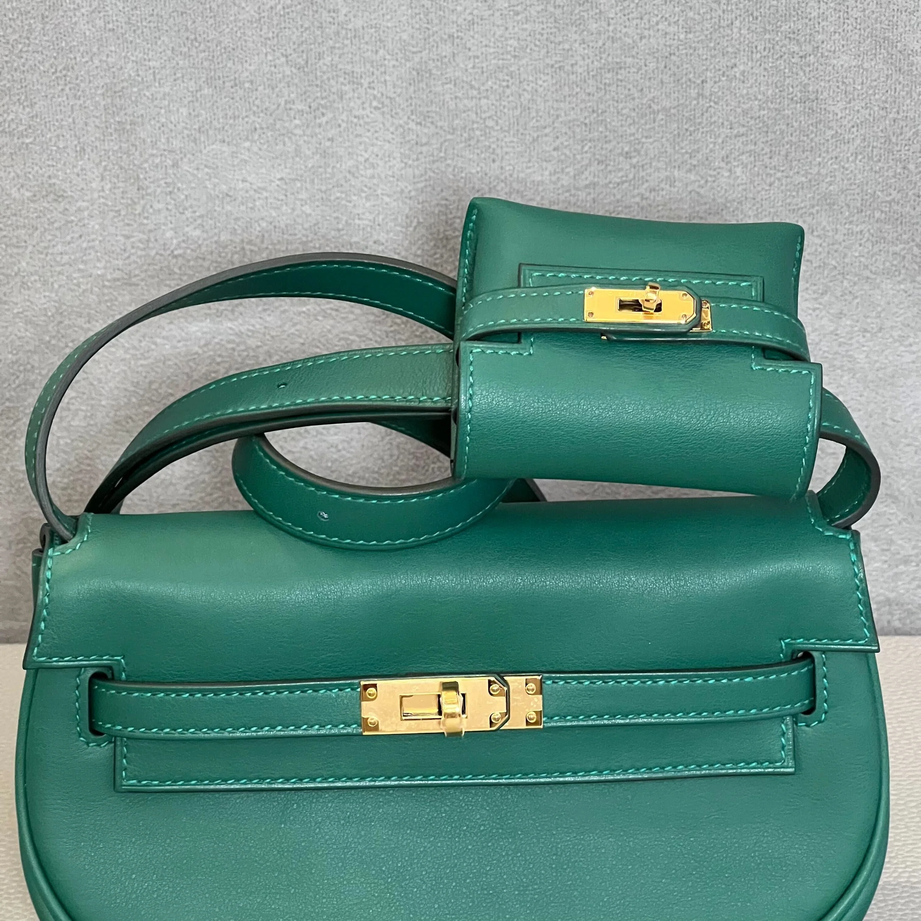 Hermès Vert Moyen Kelly Moove Swift Gold Hardware - Image 3