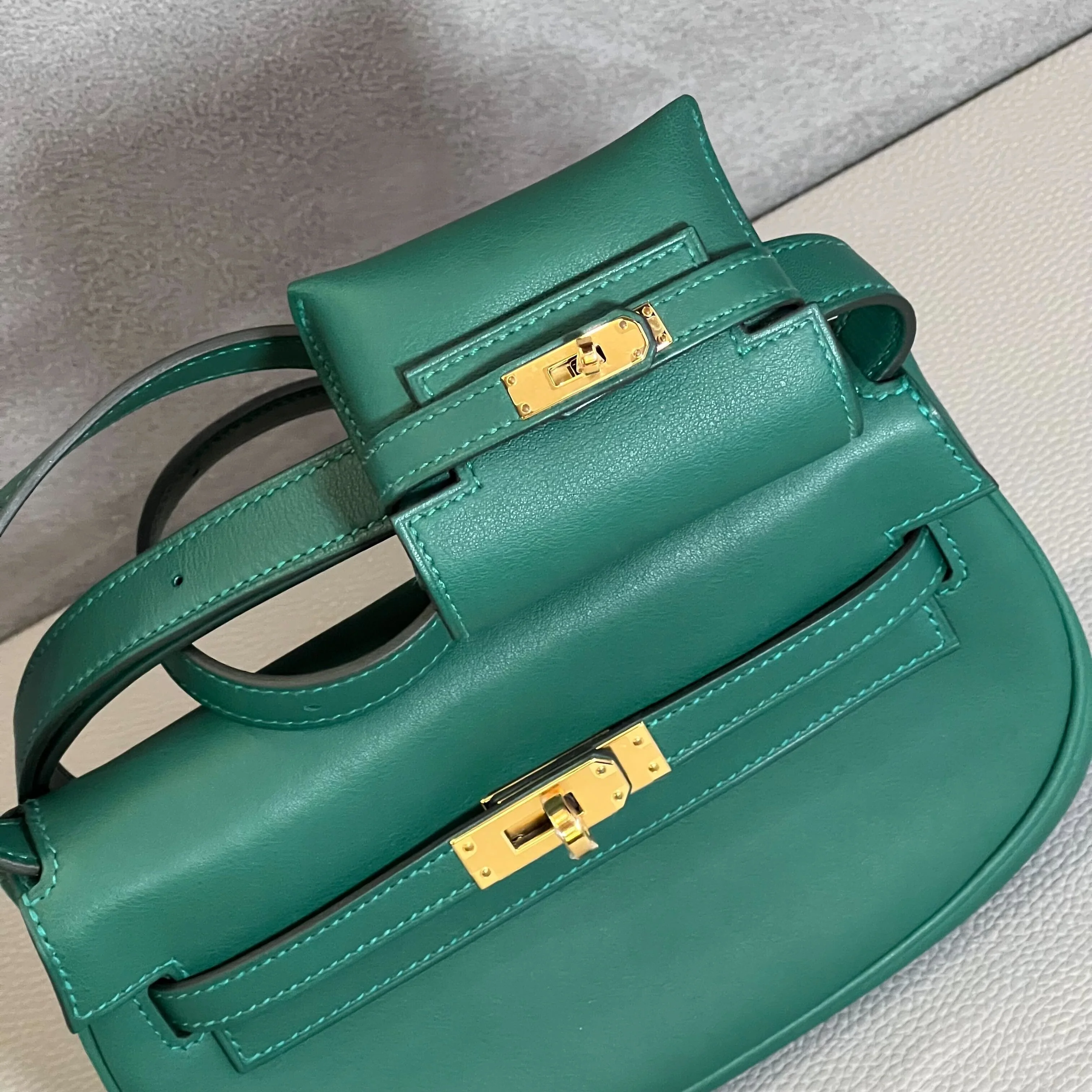 Hermès Vert Moyen Kelly Moove Swift Gold Hardware - Image 6