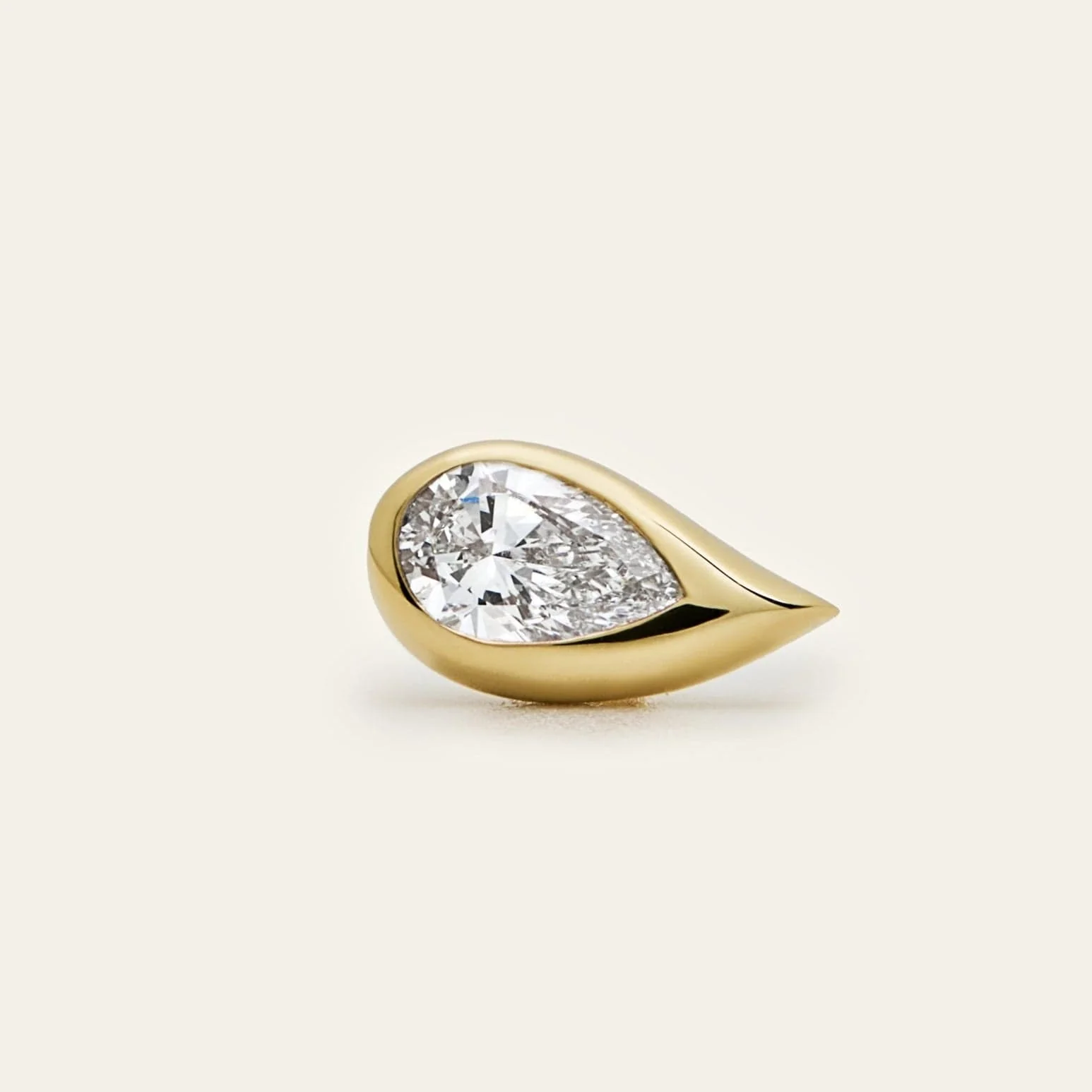 Mika Earrings in Yellow Gold with Pear Diamonds - Image 3
