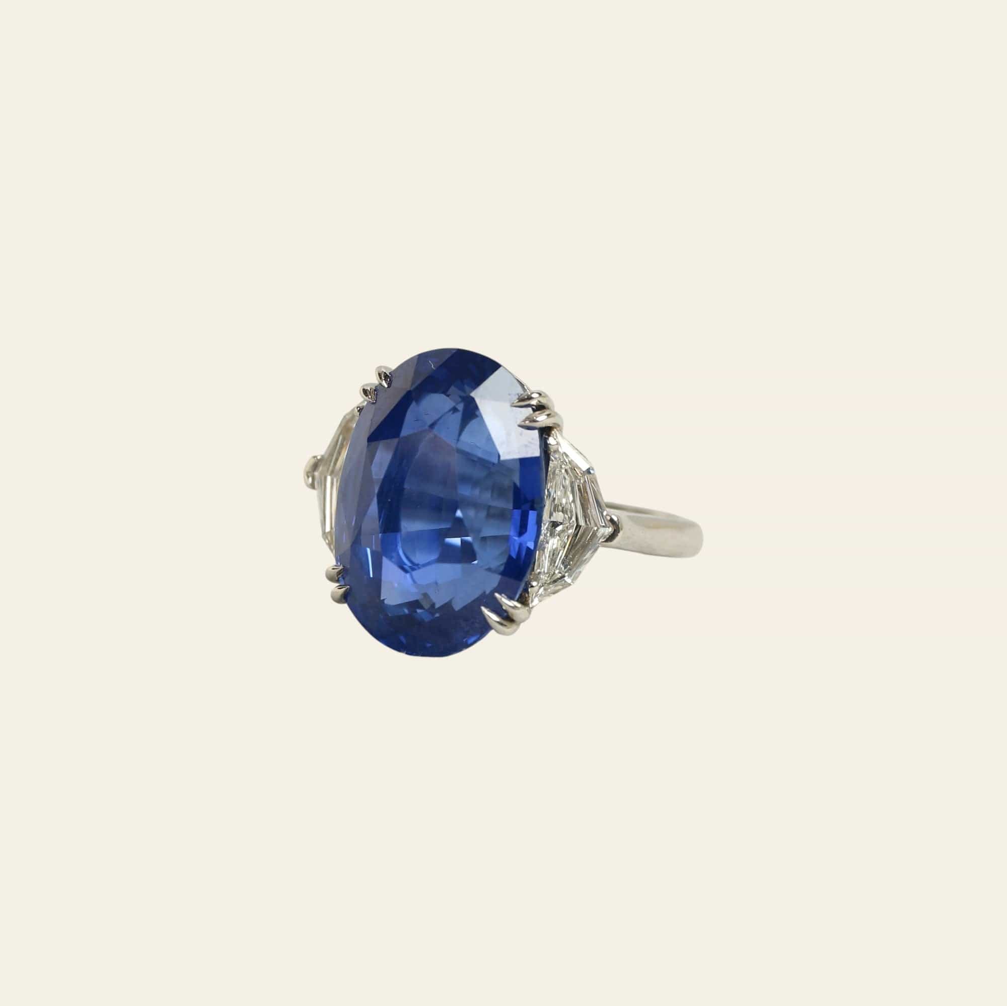 Oval Ceylon Sapphire and Diamond Ring - Image 3