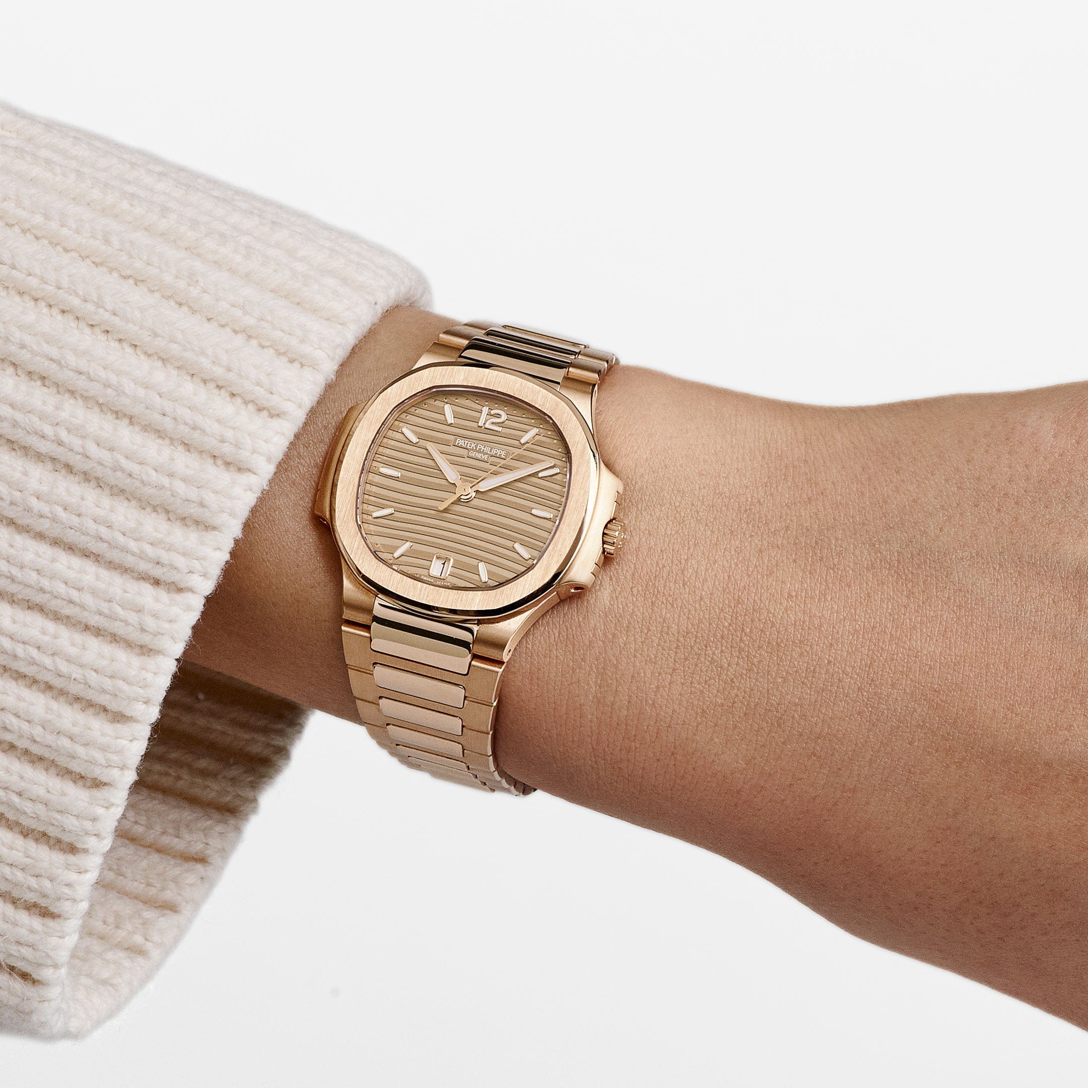 Patek Philippe Nautilus 7118/1R-010 'Ladies' Rose Gold Champagne Golden Dial (2024) - Image 2
