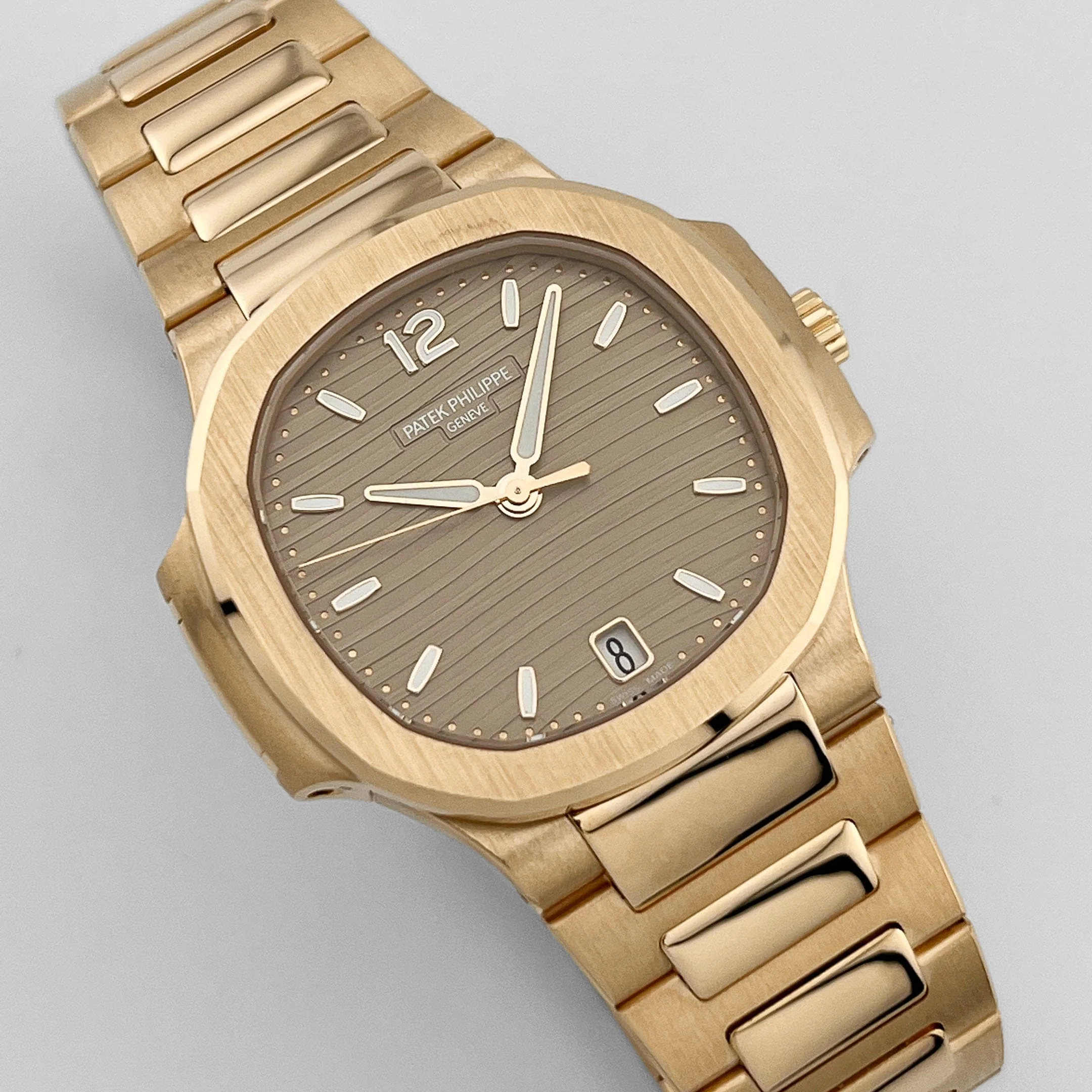 Patek Philippe Nautilus 7118/1R-010 'Ladies' Rose Gold Champagne Golden Dial (2024) - Image 5